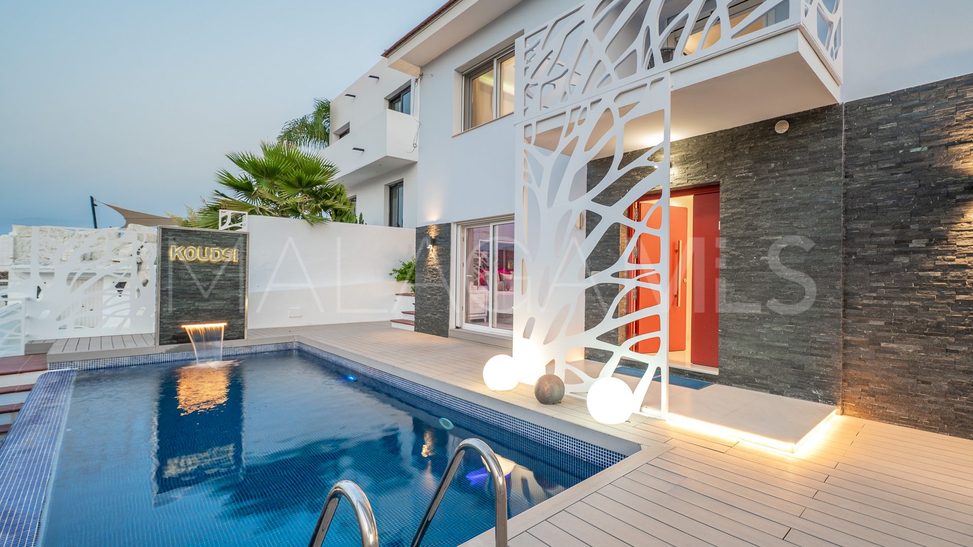 Villa for sale in Nueva Andalucia