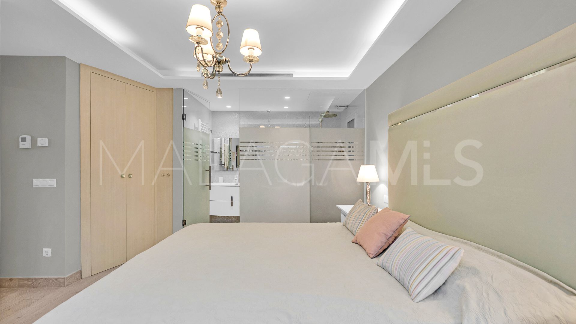 Villa for sale in Nueva Andalucia