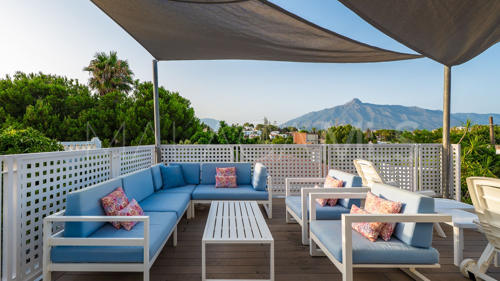Villa for sale in Nueva Andalucia