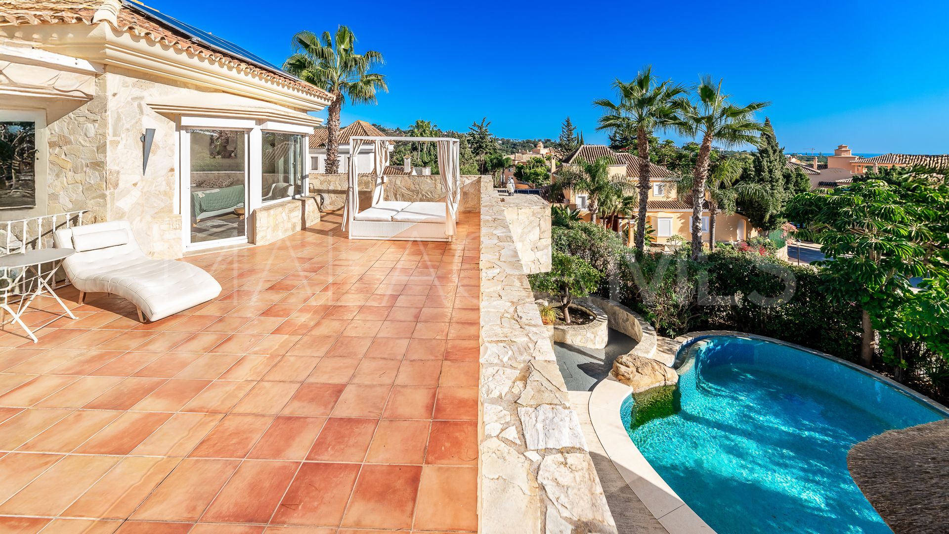 Villa for sale in Elviria