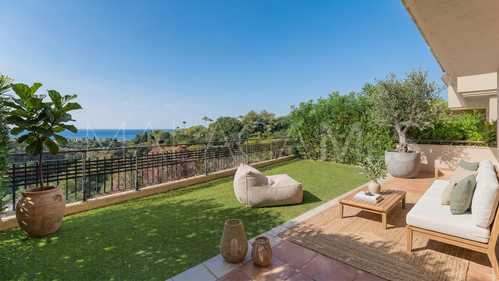 For sale Sierra Blanca 3 bedrooms ground floor apartment
