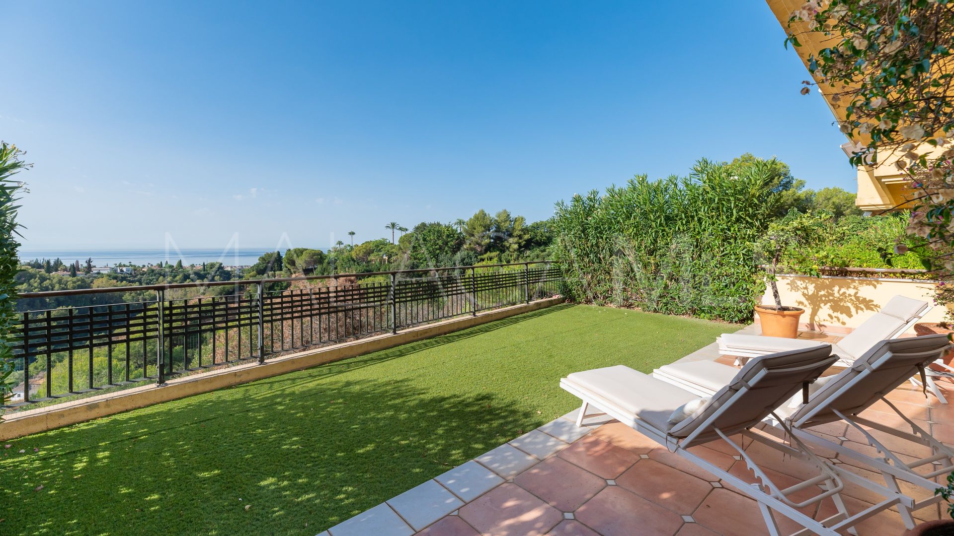 Ground floor apartment in Sierra Blanca for sale