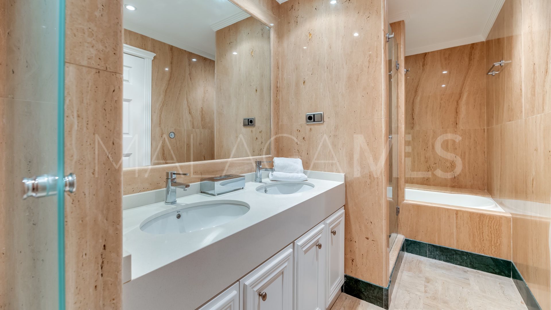 For sale Sierra Blanca 3 bedrooms ground floor apartment