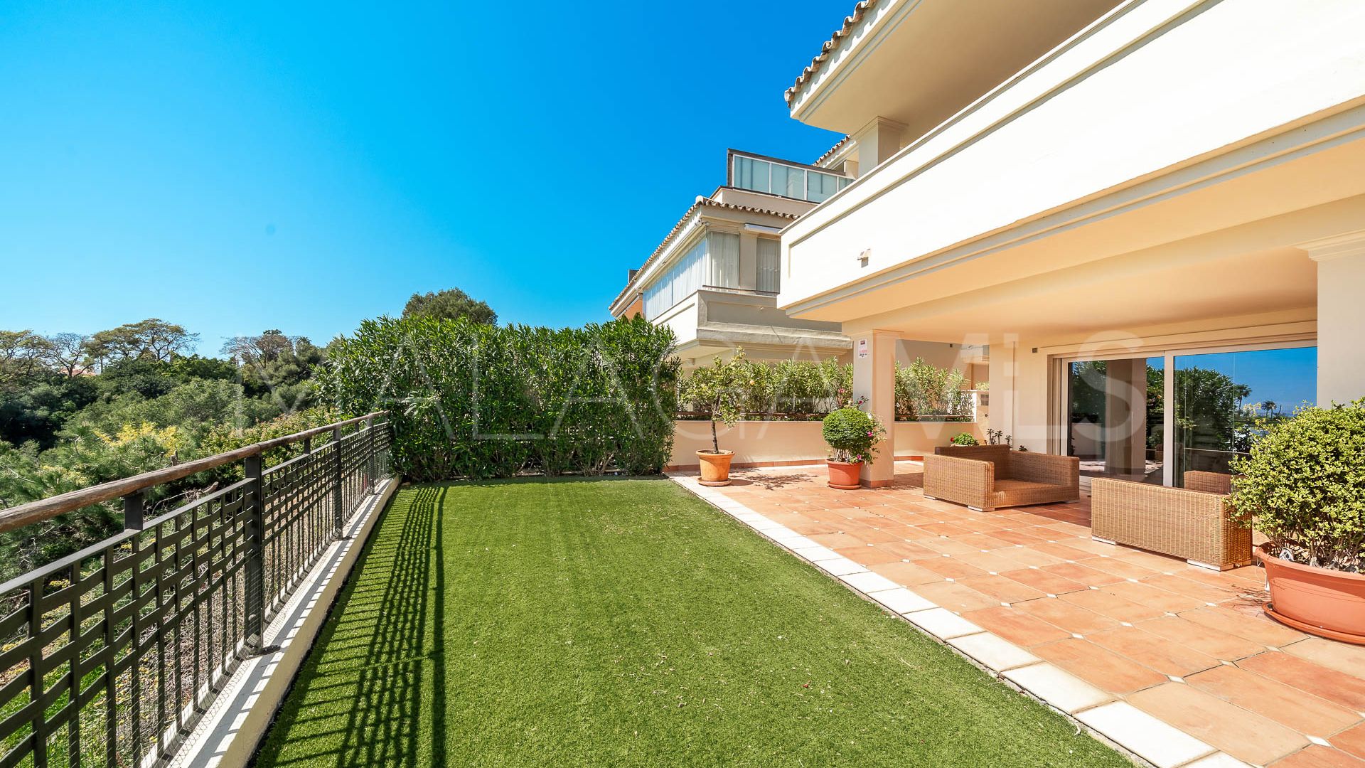 For sale Sierra Blanca 3 bedrooms ground floor apartment