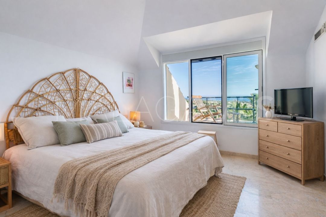 Buy Ático in Marbella Este de 3 bedrooms
