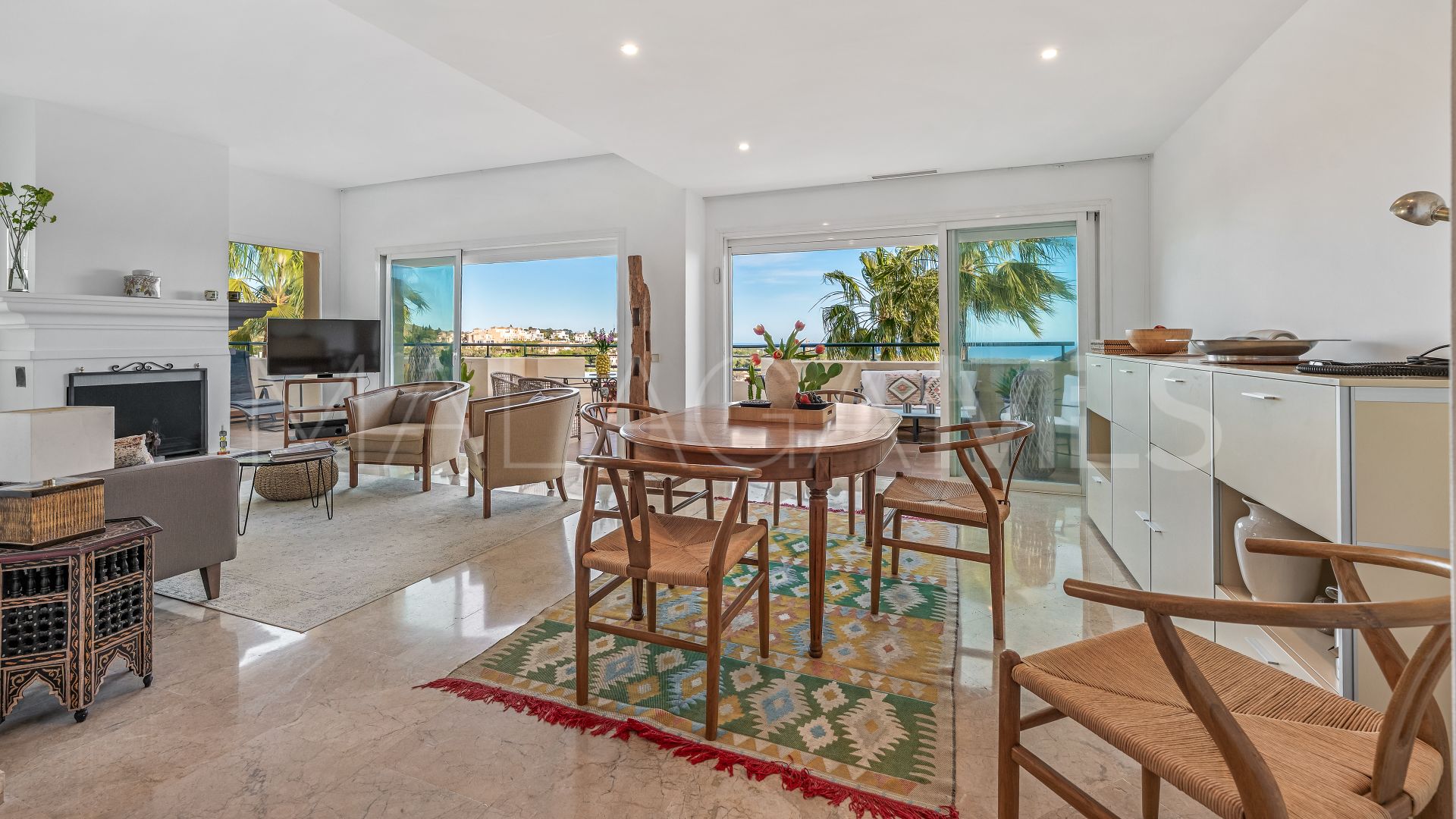 3 bedrooms penthouse for sale in Marbella East