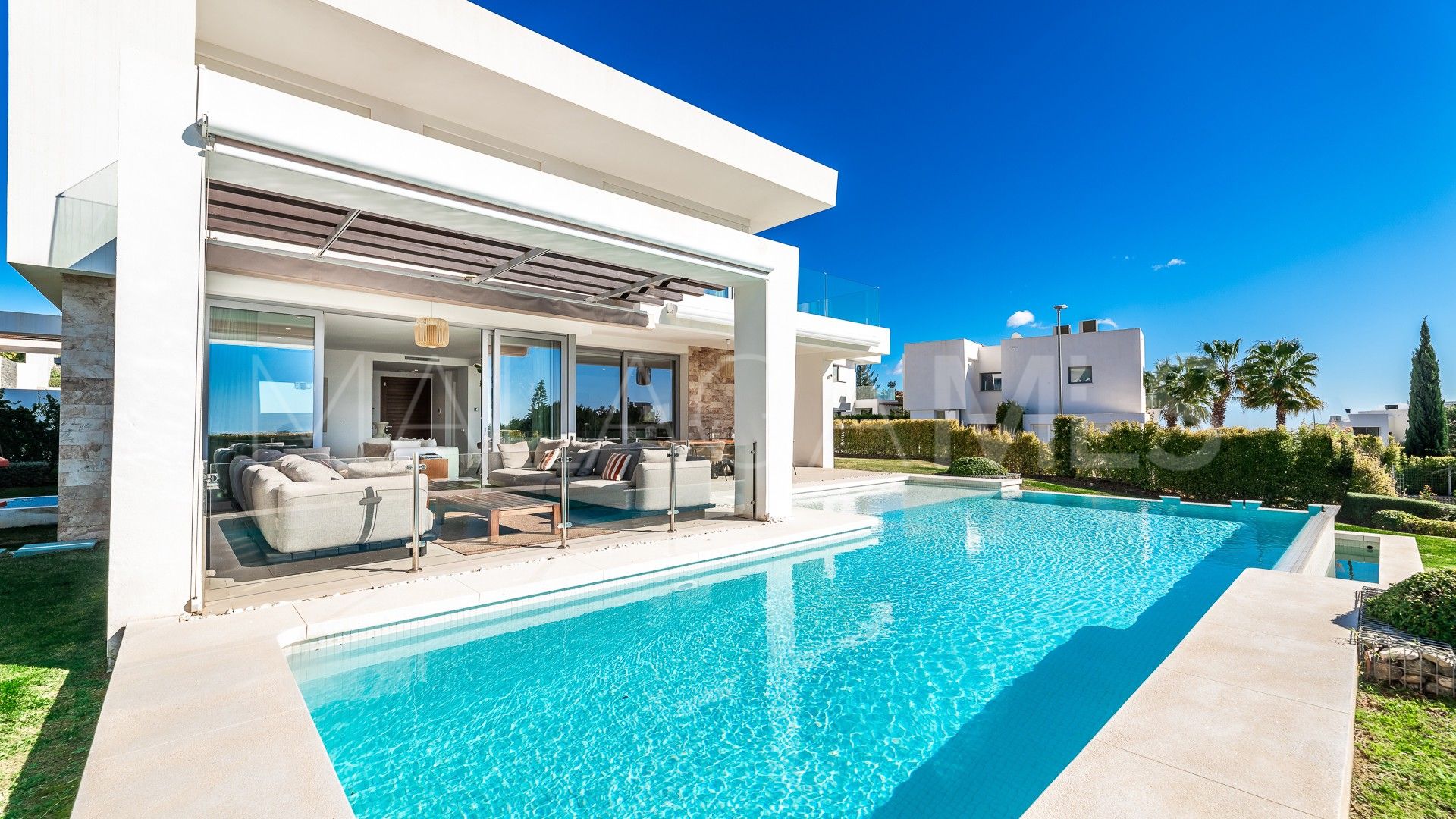 Villa for sale in Los Monteros