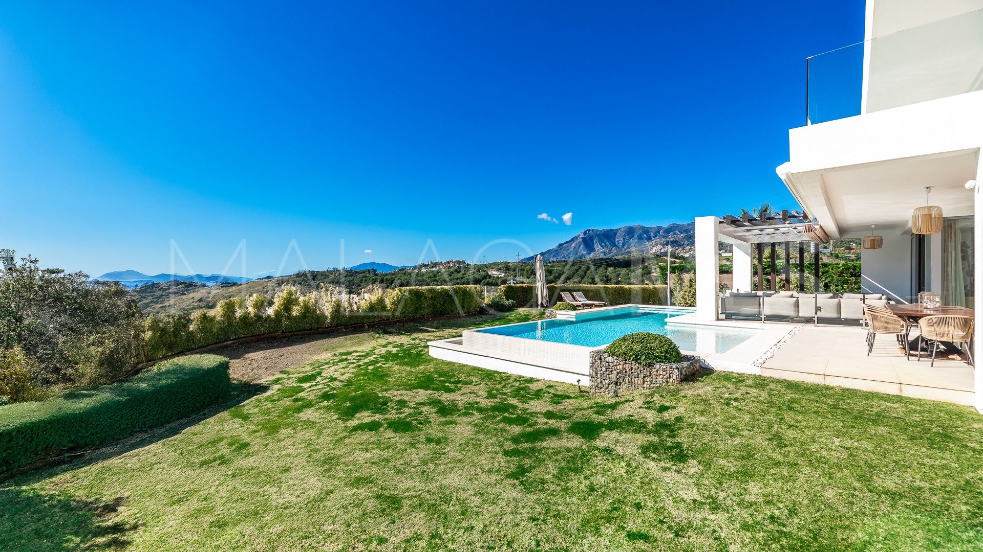 Villa for sale in Los Monteros