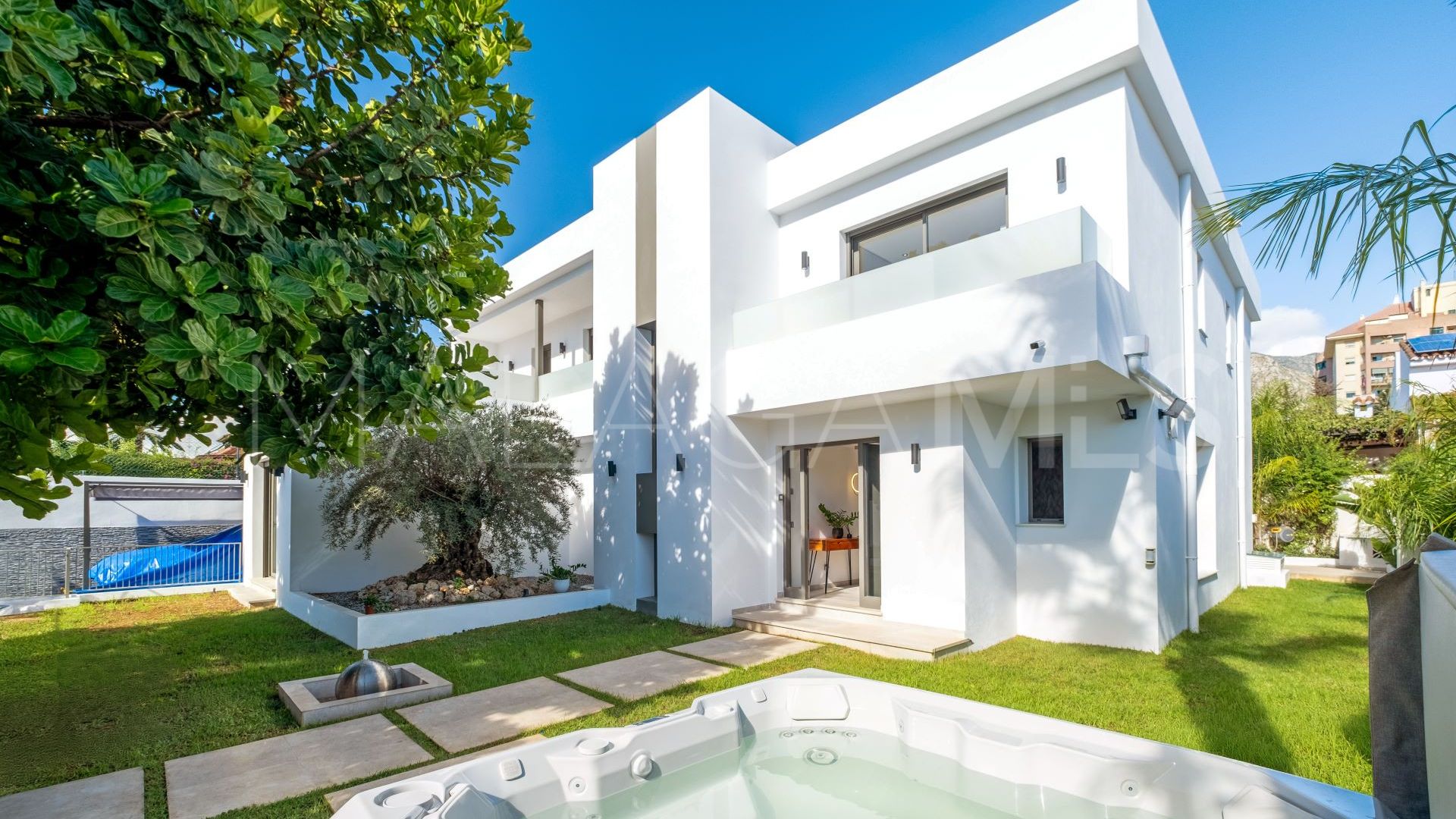 Villa with 5 bedrooms for sale in Marbella City