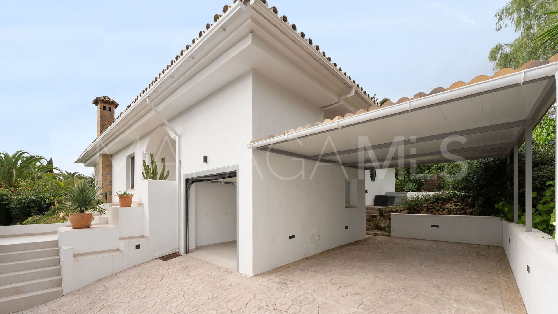 Villa for sale in Elviria