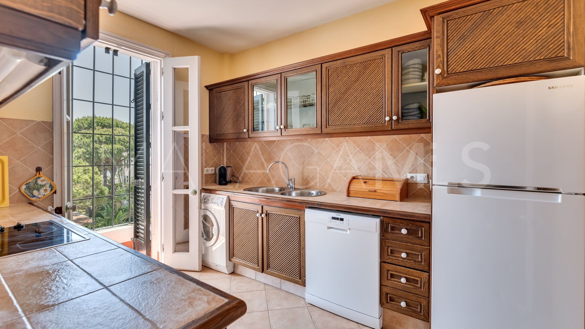 4 bedrooms apartment in Elviria for sale