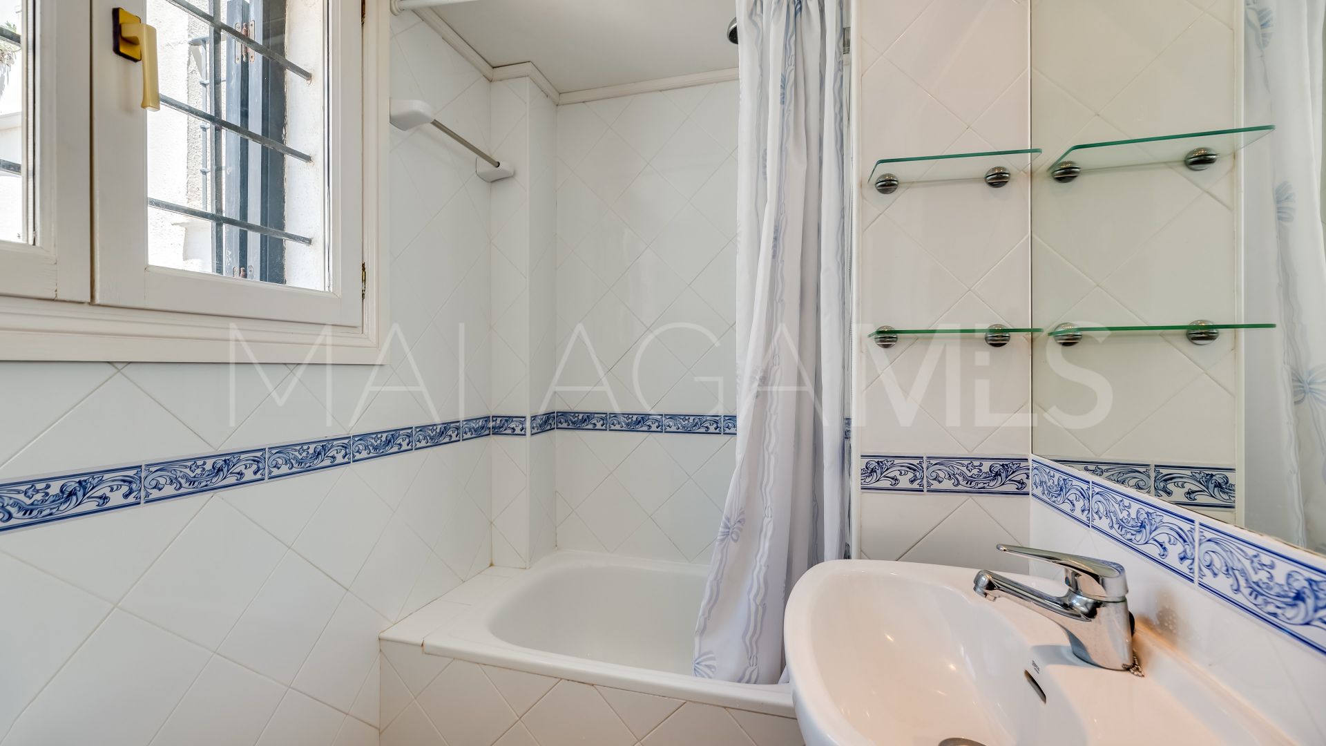 4 bedrooms apartment in Elviria for sale