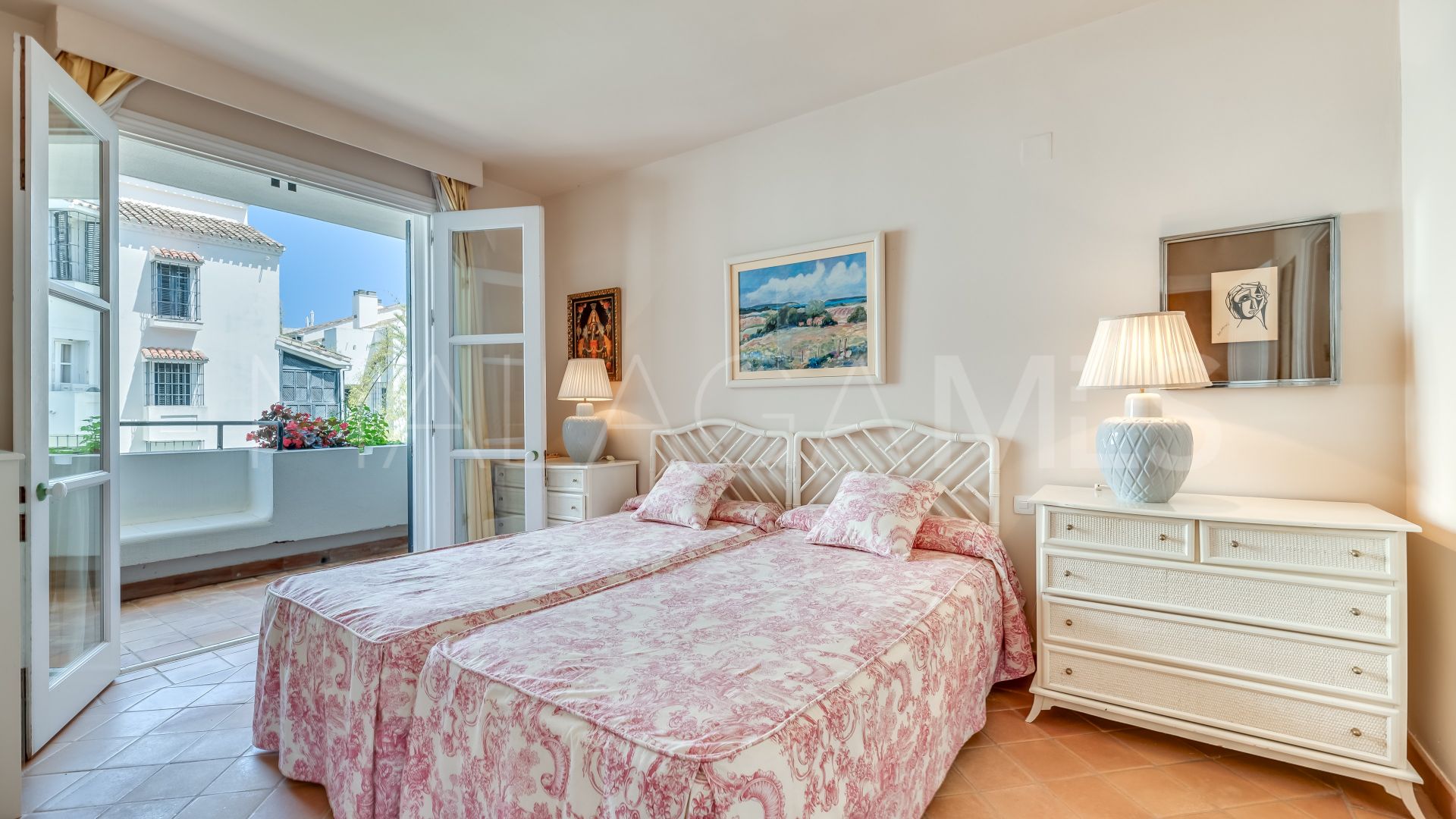 4 bedrooms apartment in Elviria for sale