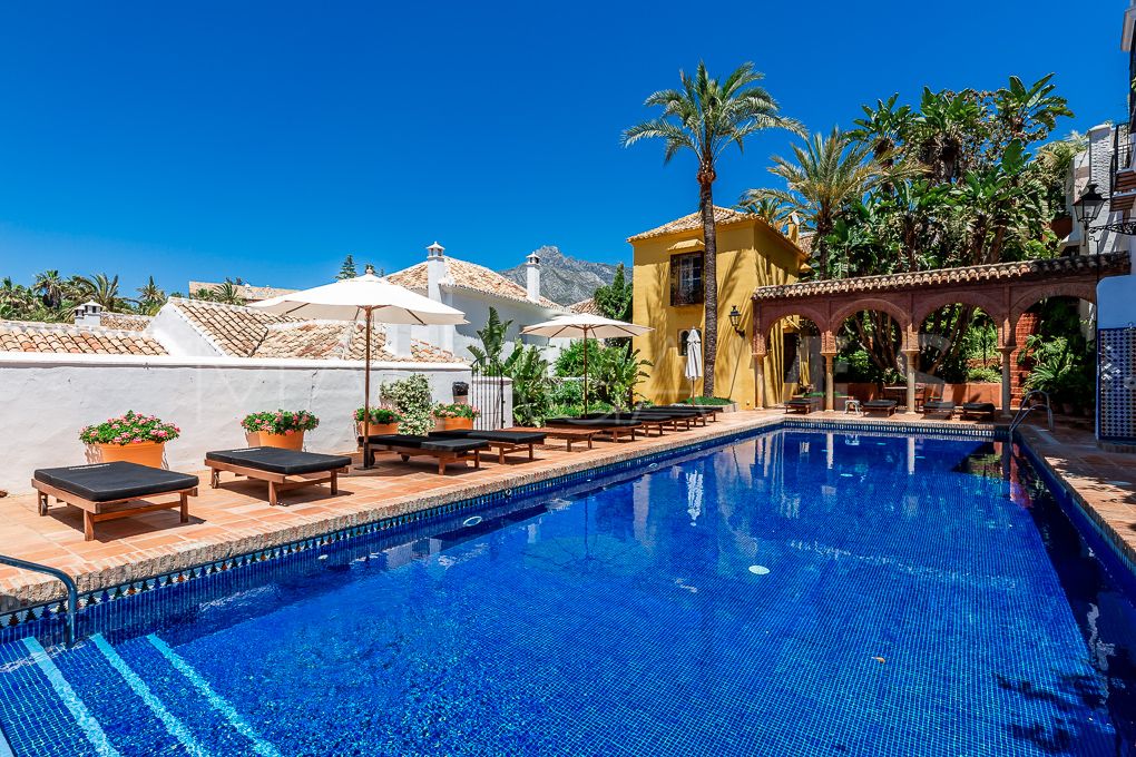 Radhus for sale in Marbella Golden Mile