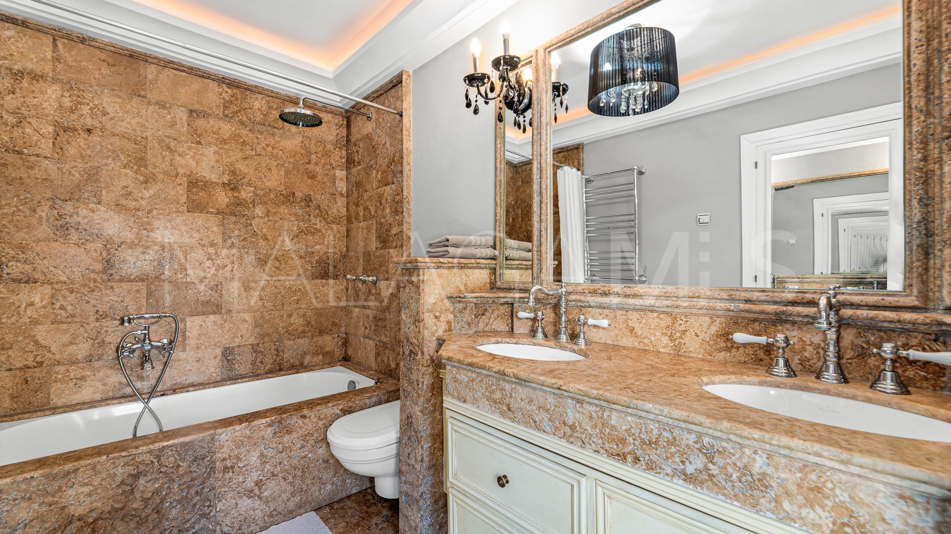 Radhus for sale in Marbella Golden Mile