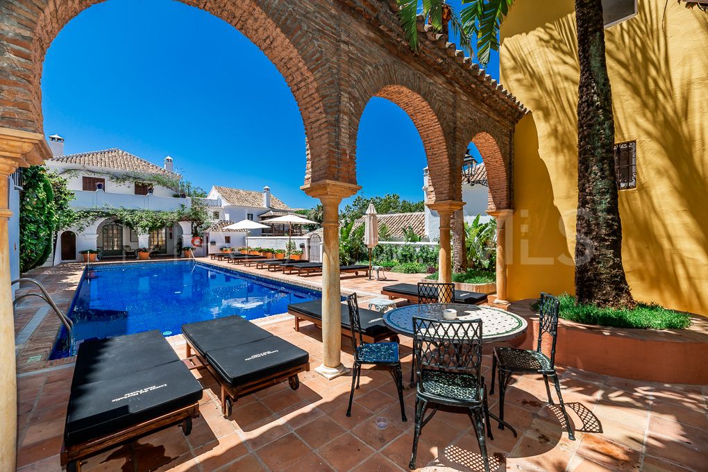 Radhus for sale in Marbella Golden Mile
