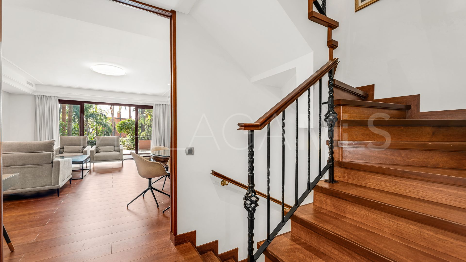 Adosado for sale with 4 bedrooms in Golden Mile