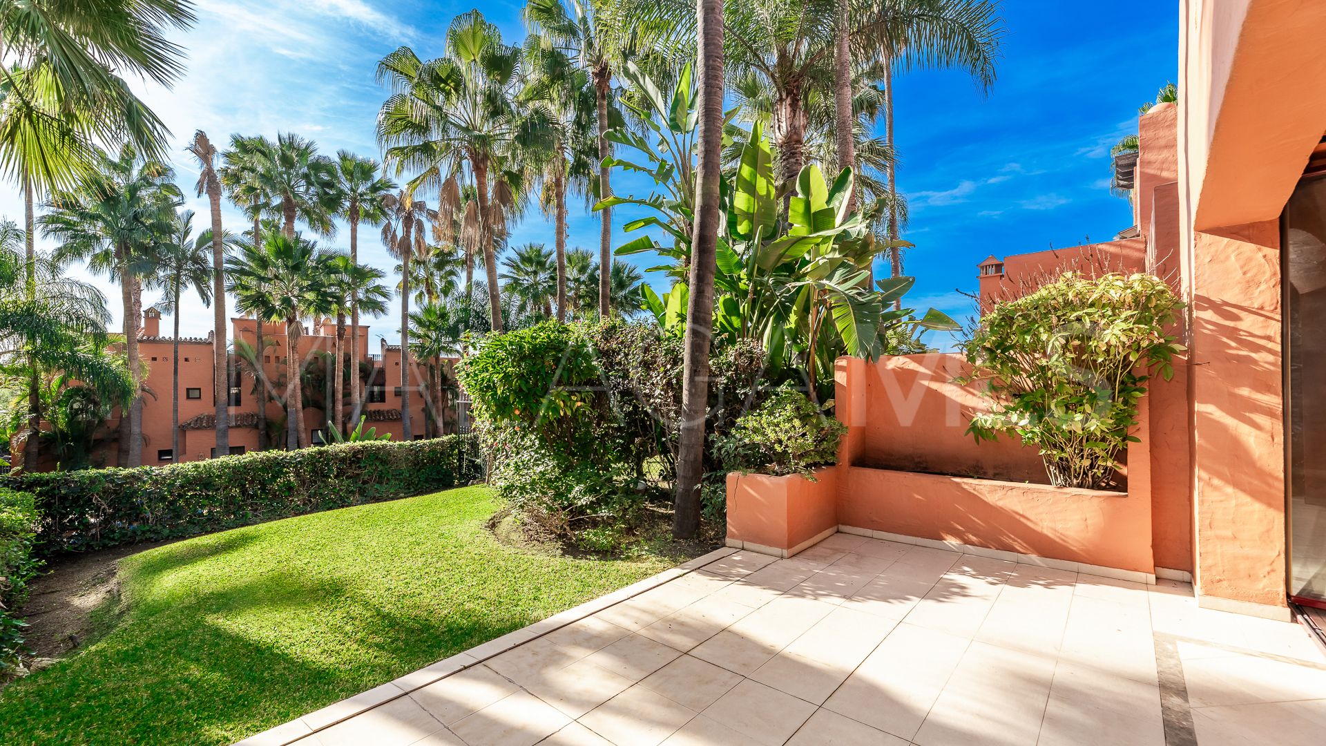 Adosado for sale with 4 bedrooms in Golden Mile