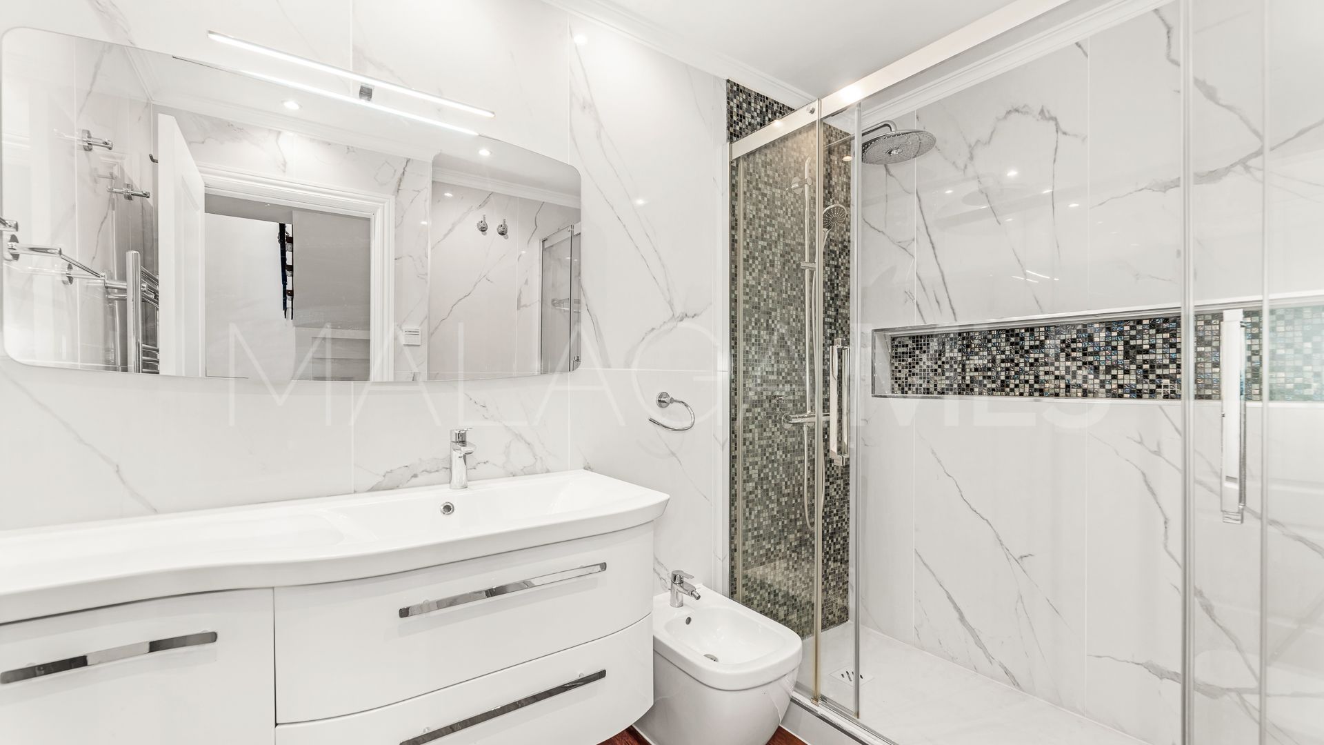 Adosado for sale with 4 bedrooms in Golden Mile