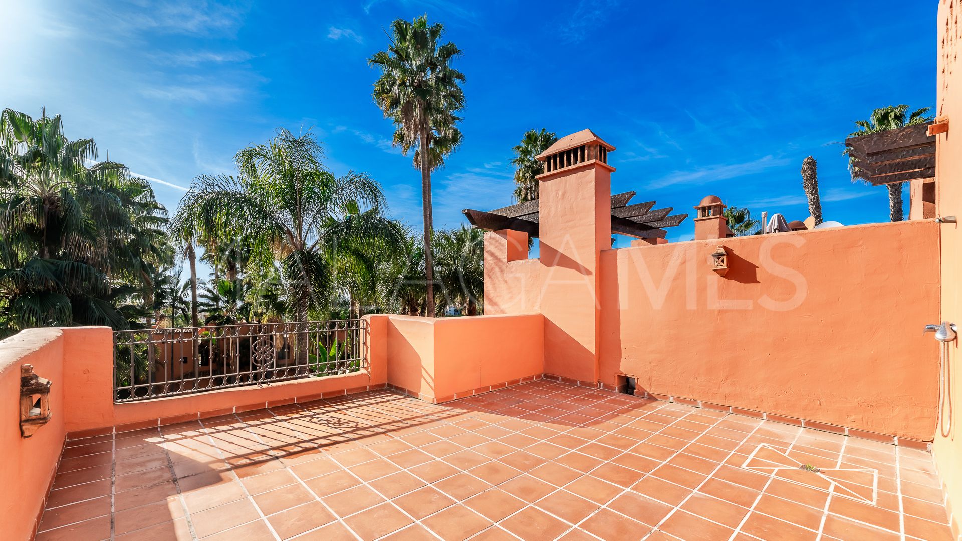 Adosado for sale with 4 bedrooms in Golden Mile