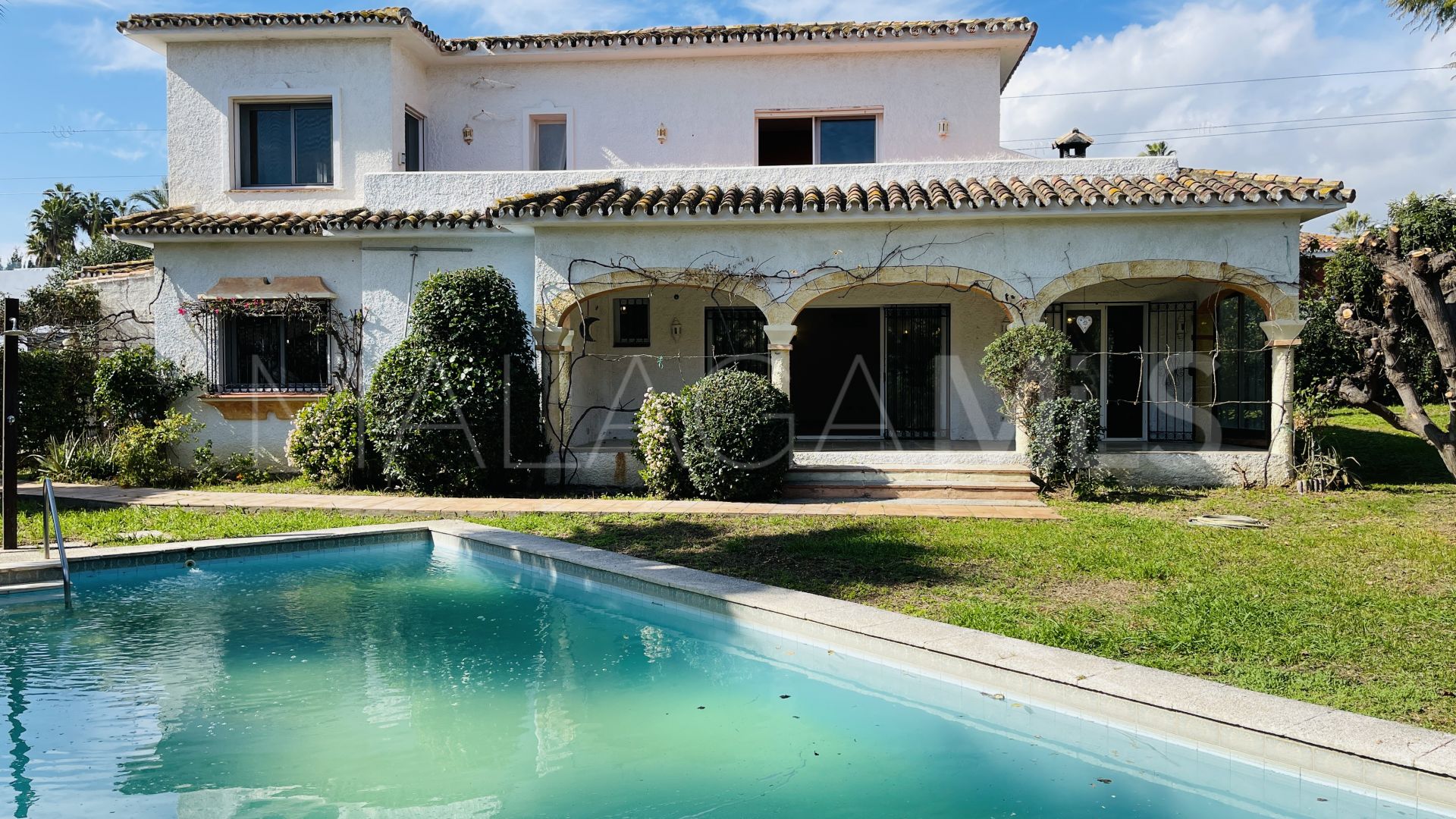 Villa for sale in Guadalmina Alta