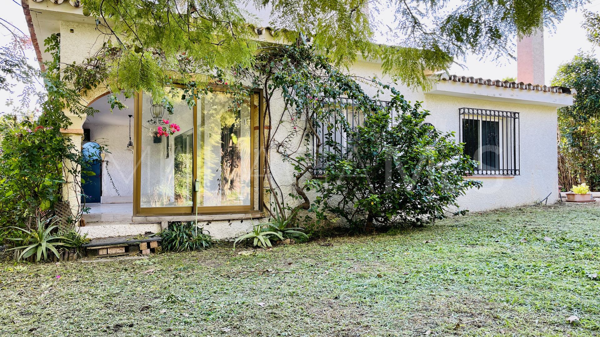 Villa for sale in Guadalmina Alta