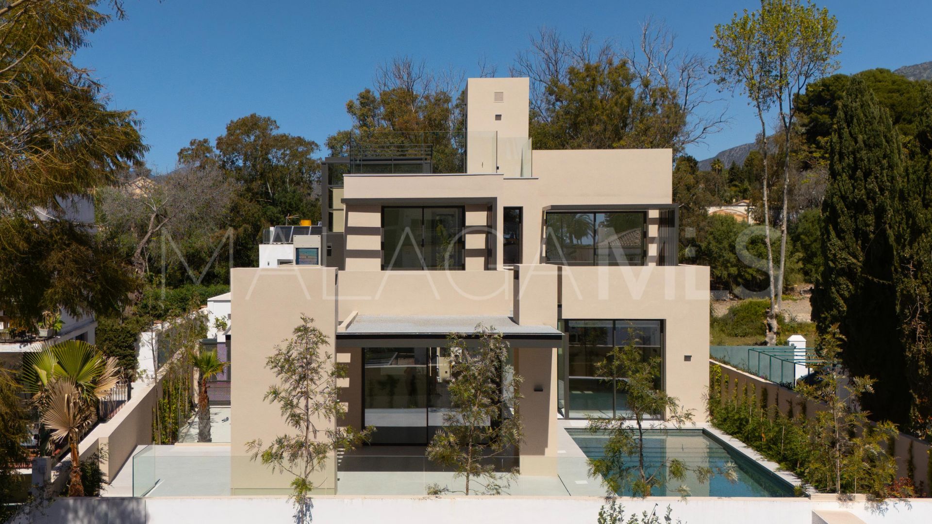 Villa for sale in Beach Side Golden Mile