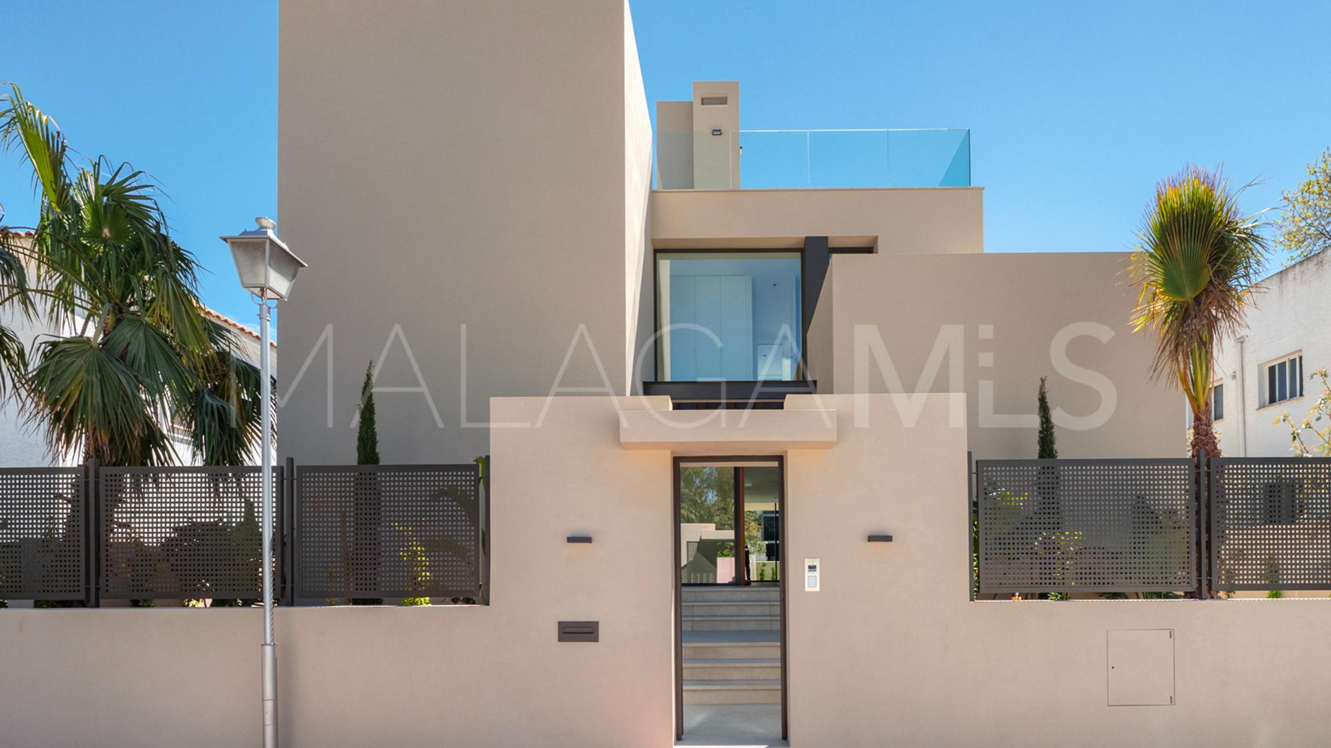 Villa for sale in Beach Side Golden Mile