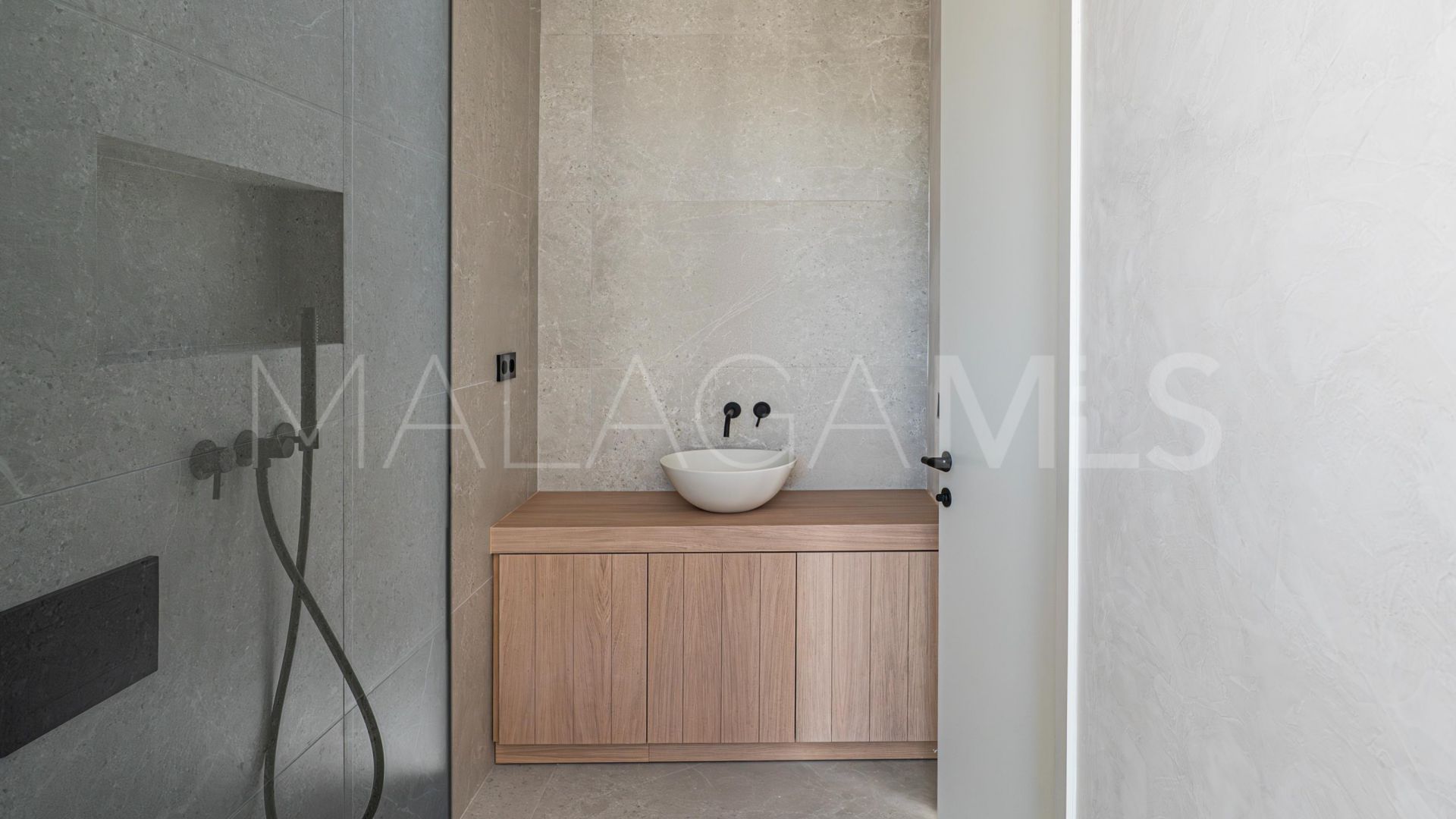 Villa for sale in Beach Side Golden Mile