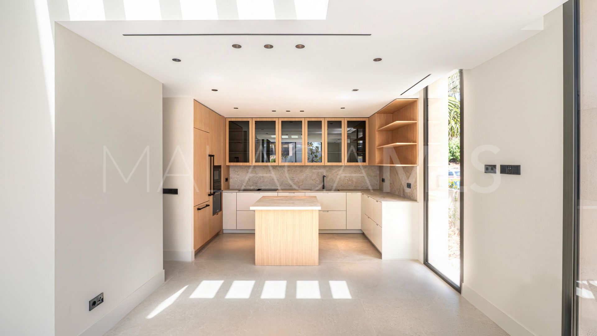 Villa for sale in Beach Side Golden Mile