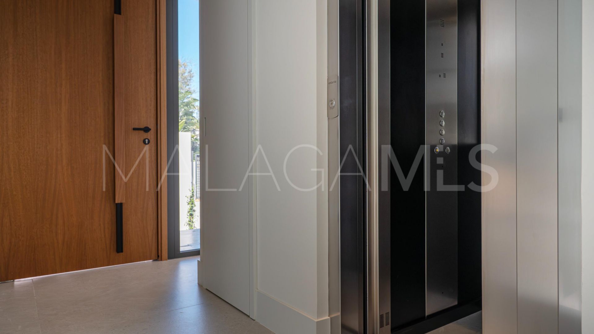 Villa for sale in Beach Side Golden Mile