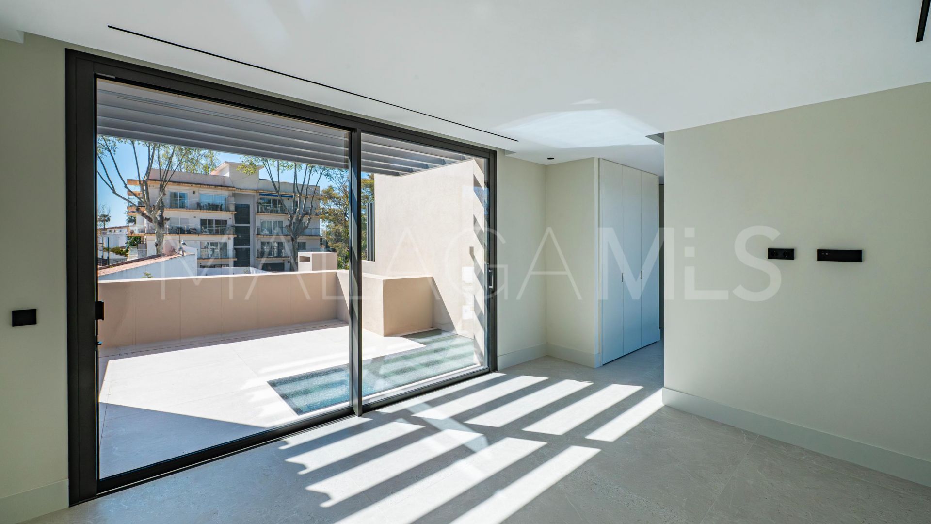 Villa for sale in Beach Side Golden Mile