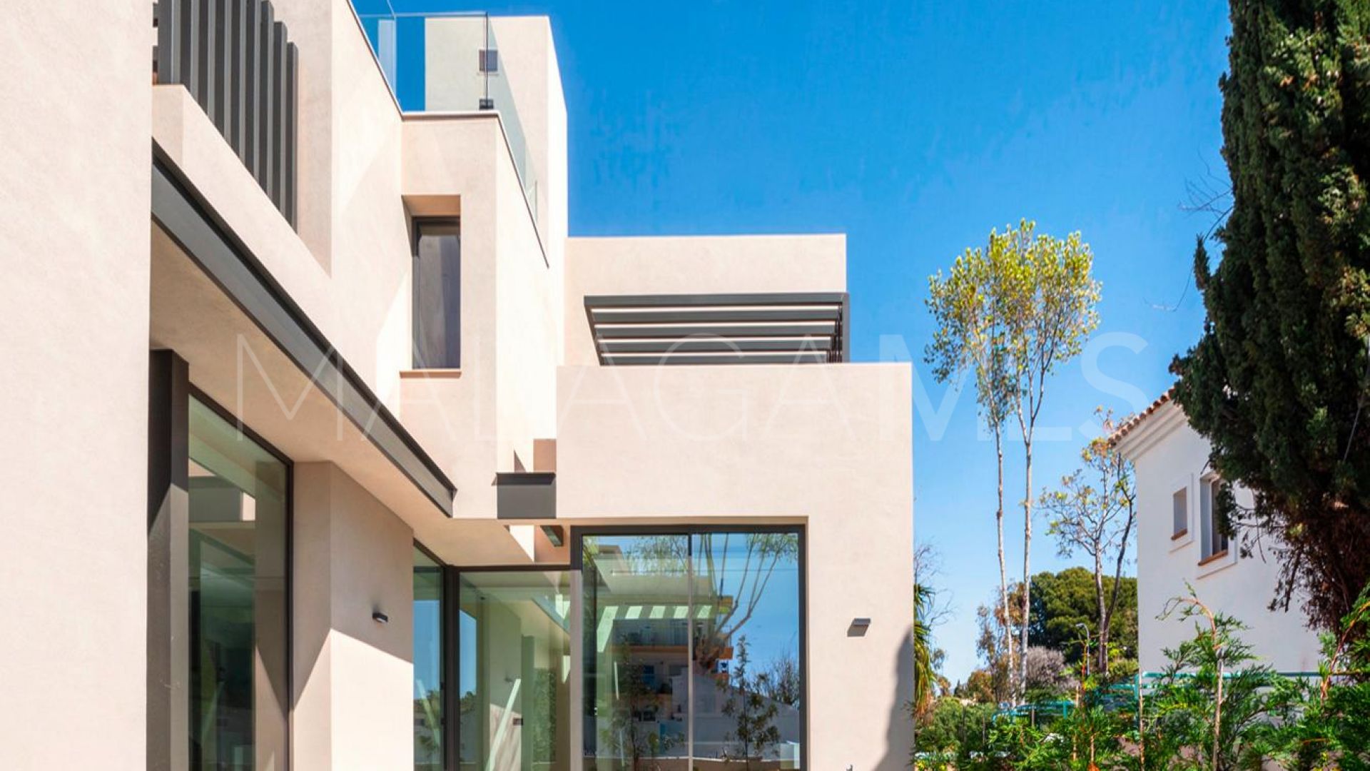 Villa for sale in Beach Side Golden Mile