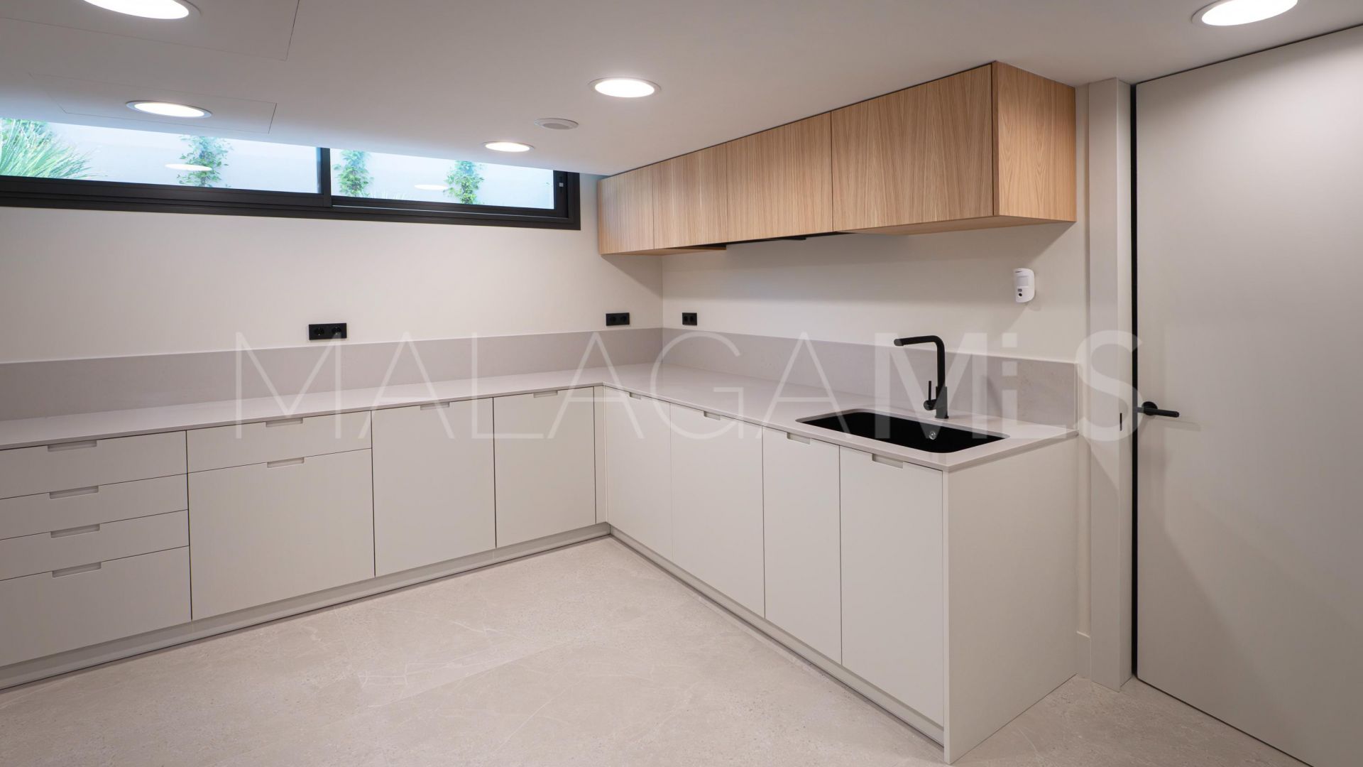 Villa for sale in Beach Side Golden Mile