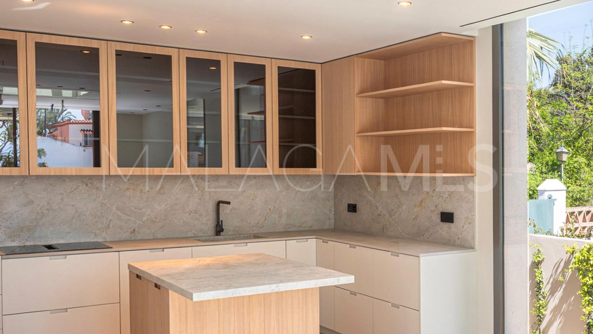 Villa for sale in Beach Side Golden Mile