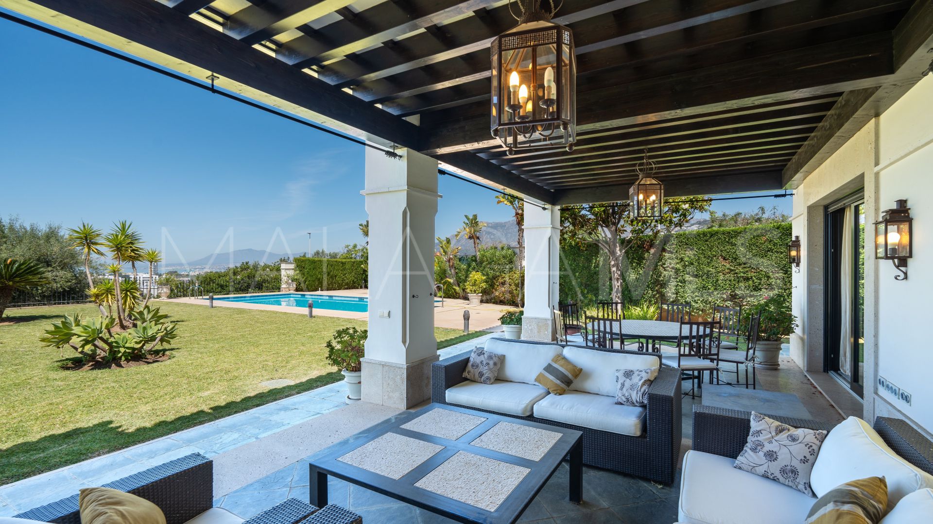 Villa for sale in Los Monteros