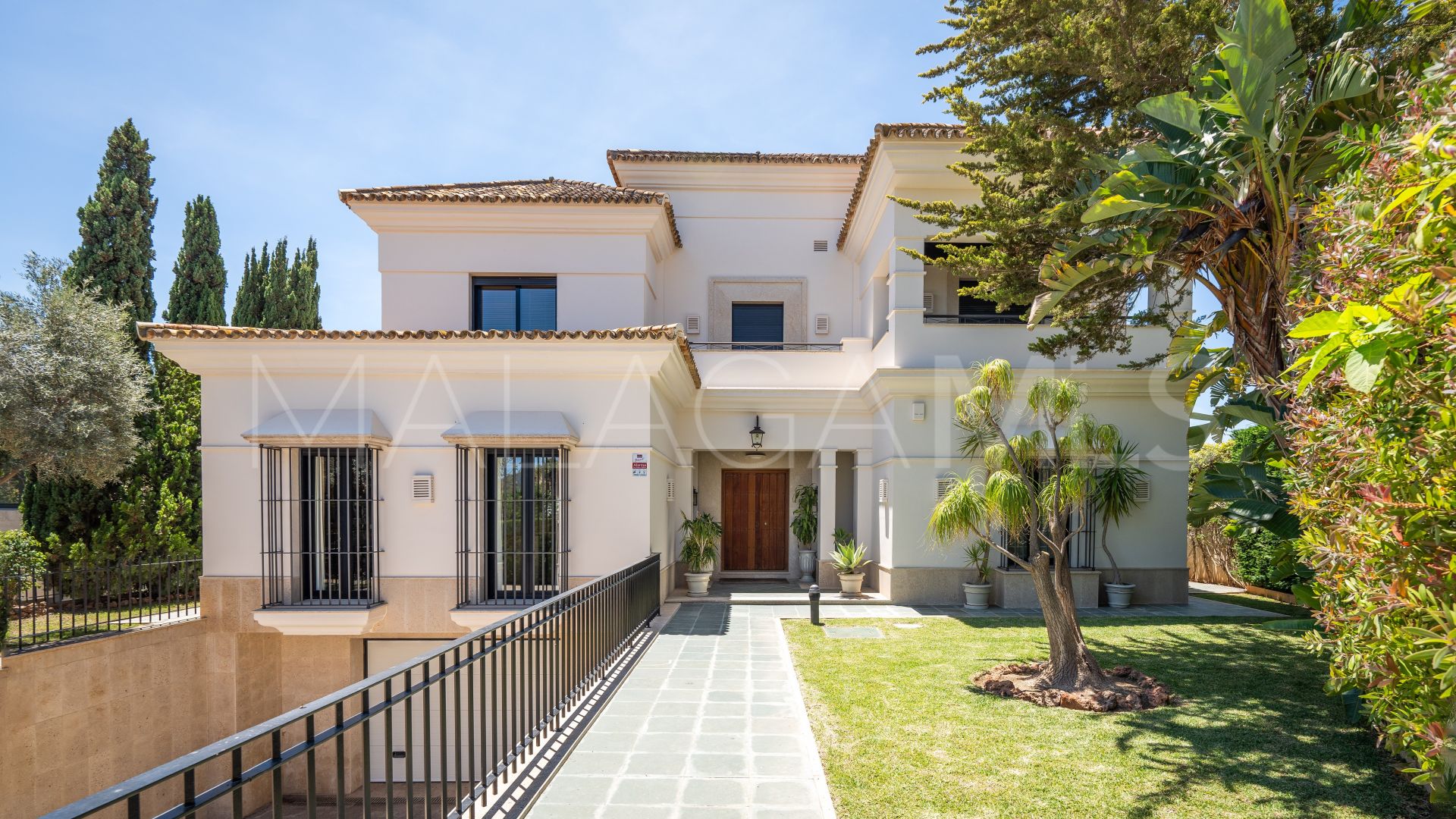 Villa for sale in Los Monteros de 6 bedrooms