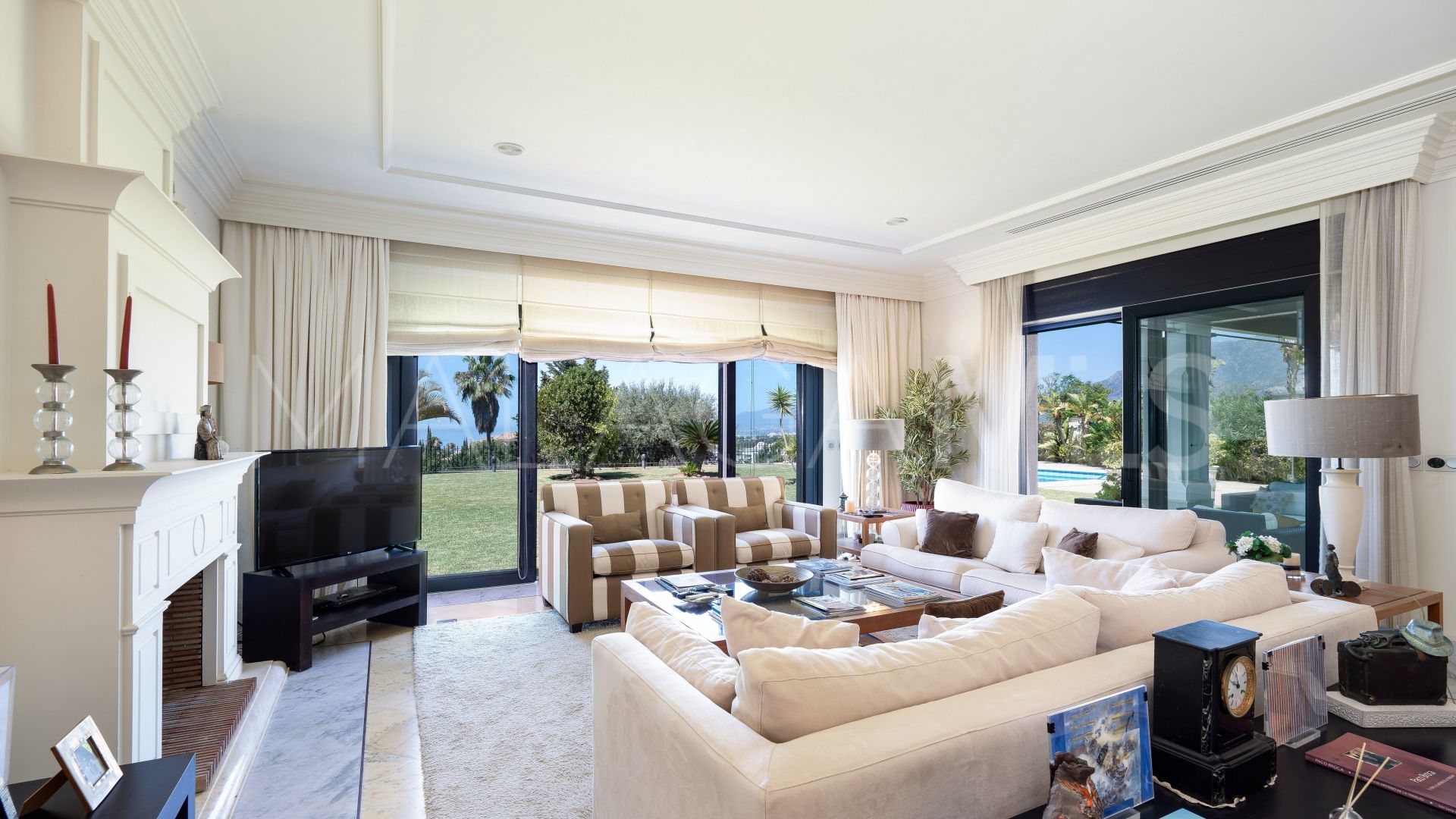 Villa for sale in Los Monteros