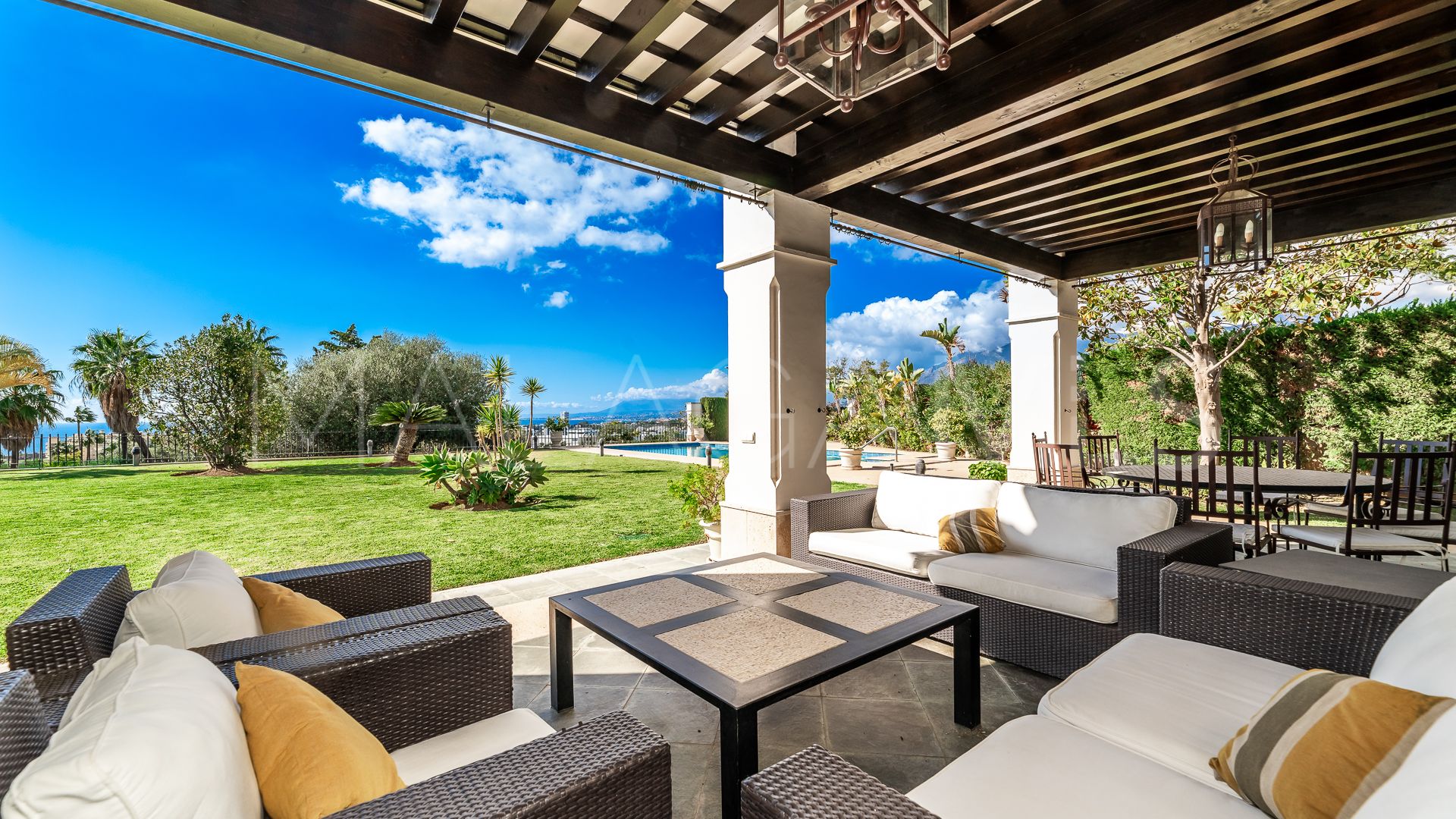 Villa for sale in Los Monteros