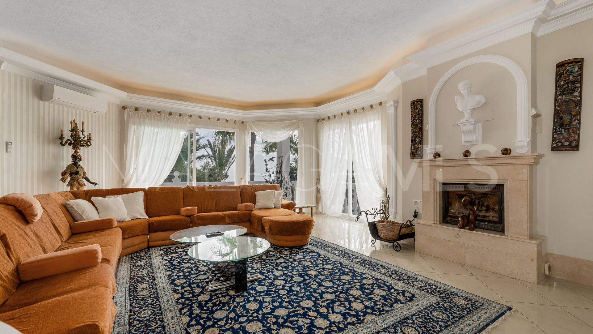Villa a la venta in Hacienda las Chapas