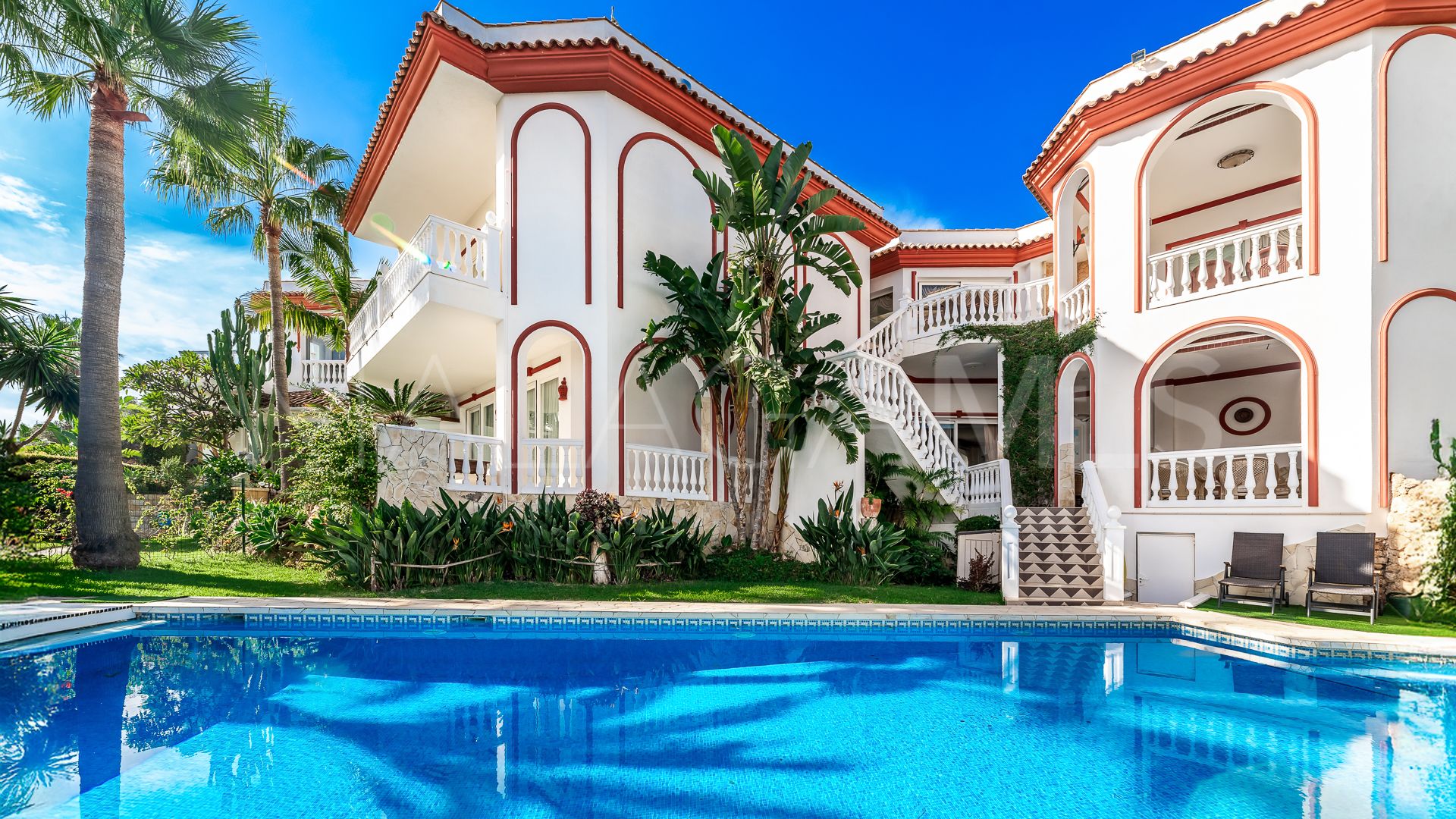 Villa a la venta in Hacienda las Chapas