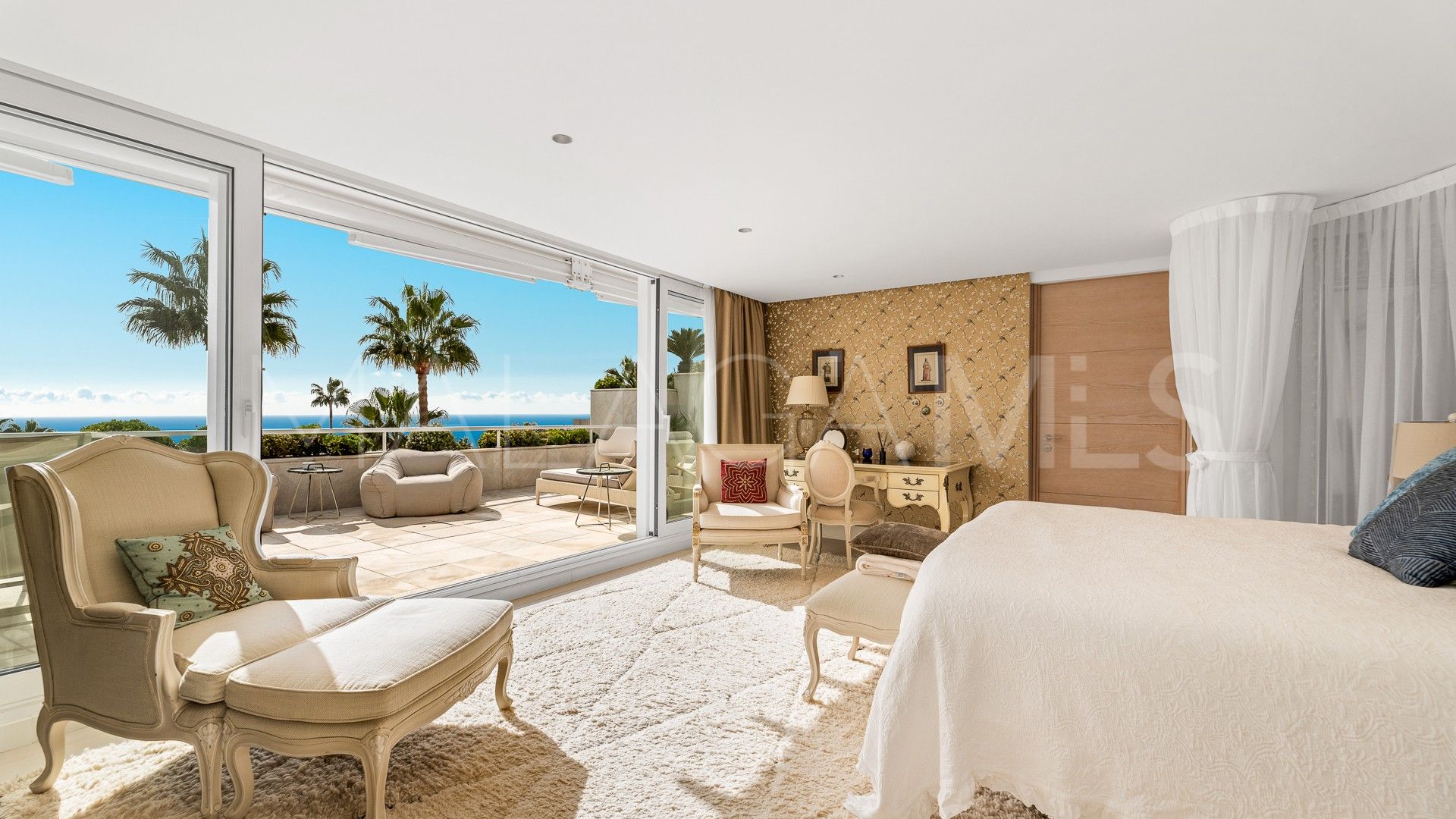 For sale penthouse in Marbella - Puerto Banus with 3 bedrooms