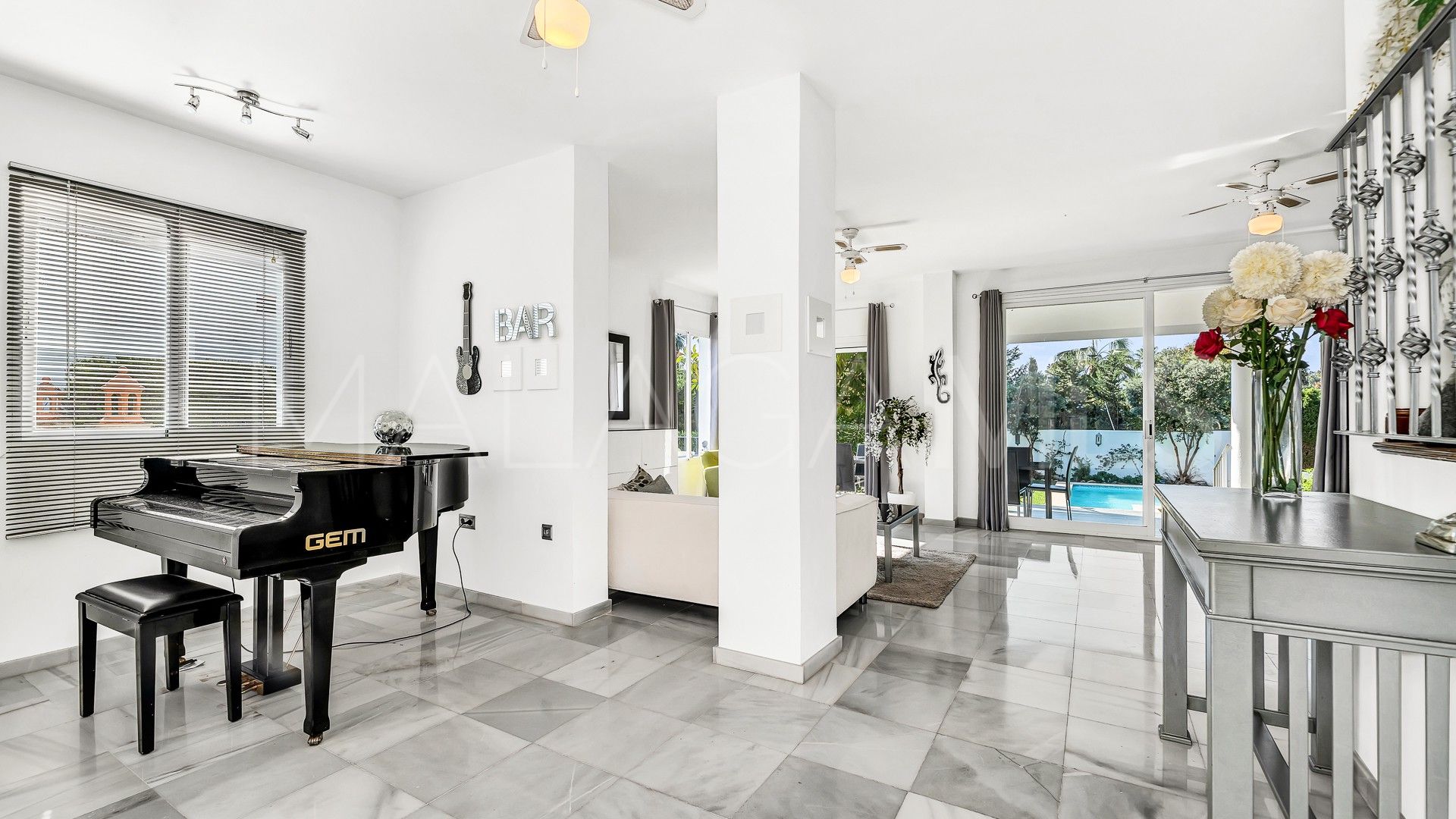 Villa for sale in Las Brisas