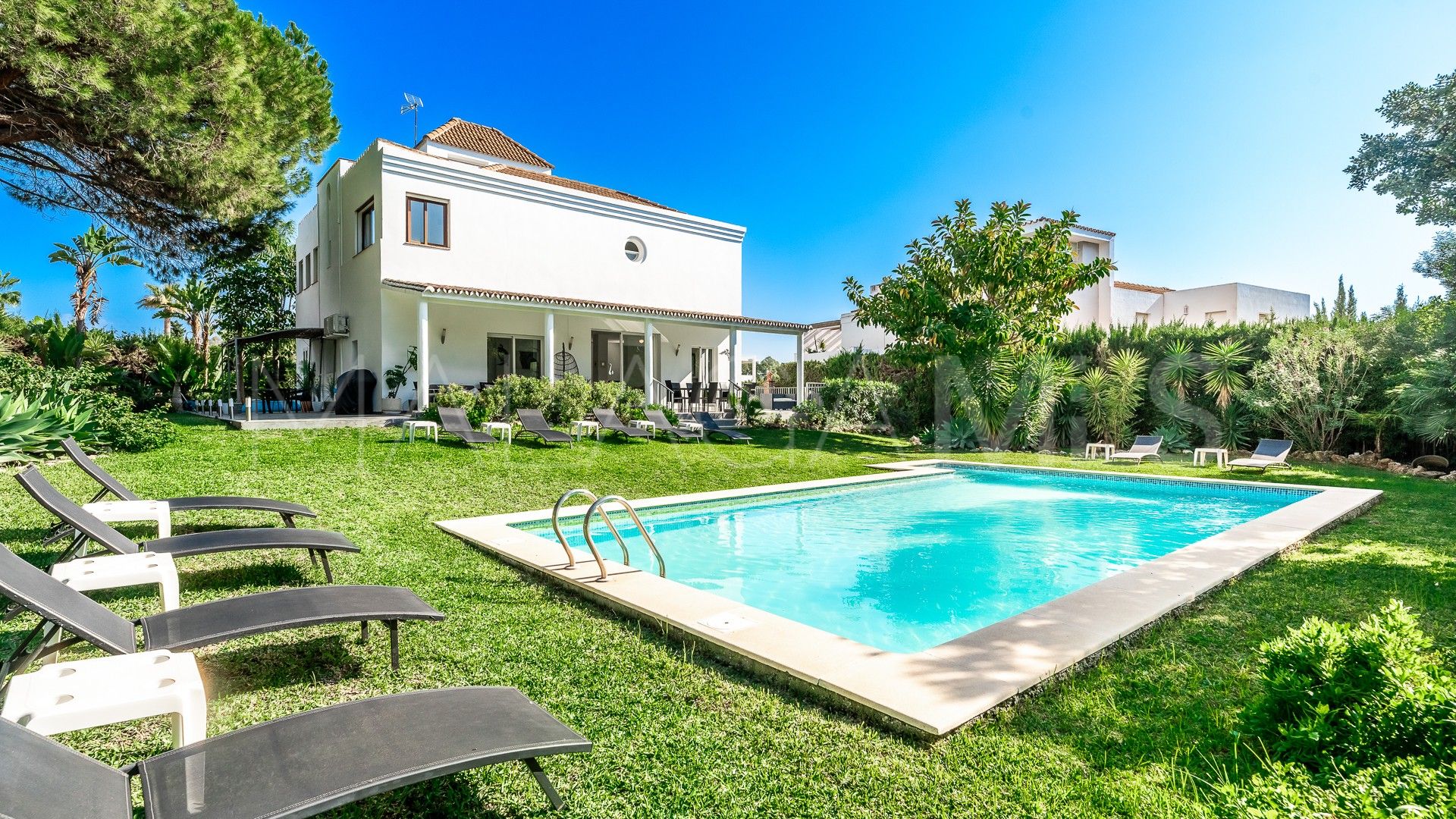 Villa for sale in Marbella - Puerto Banus