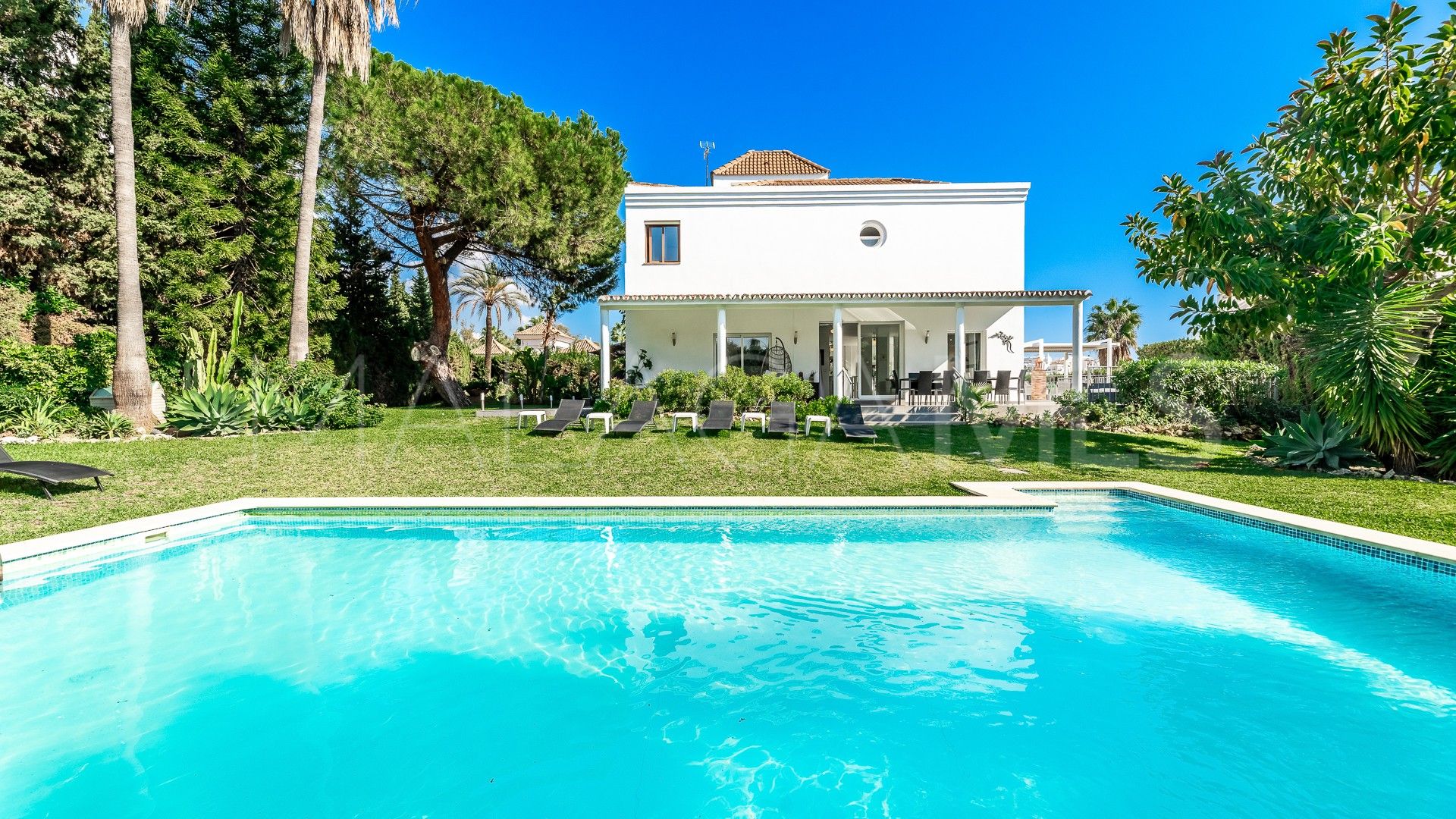 Villa for sale in Marbella - Puerto Banus