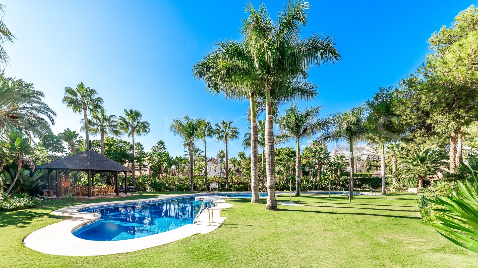 Bottenvåningslägenhet for sale in Marbella - Puerto Banus