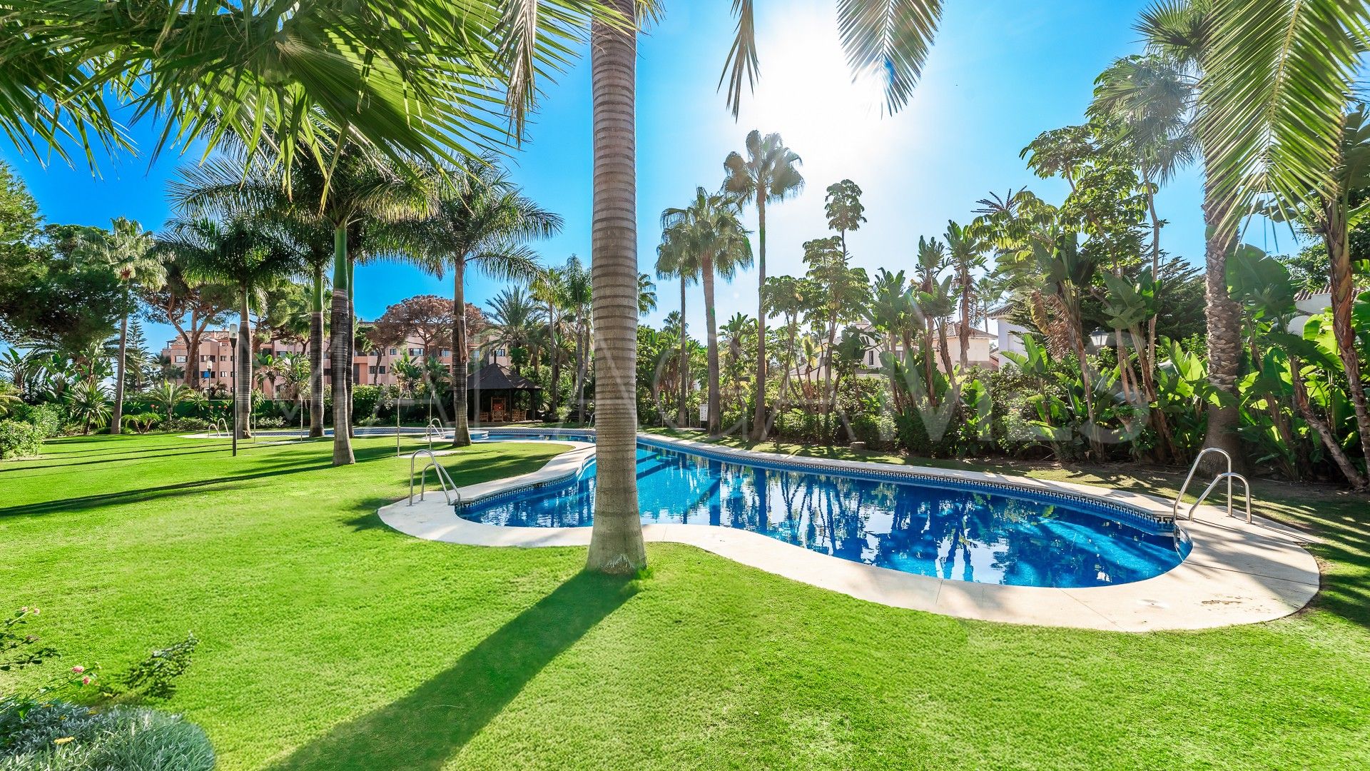 Bottenvåningslägenhet for sale in Marbella - Puerto Banus