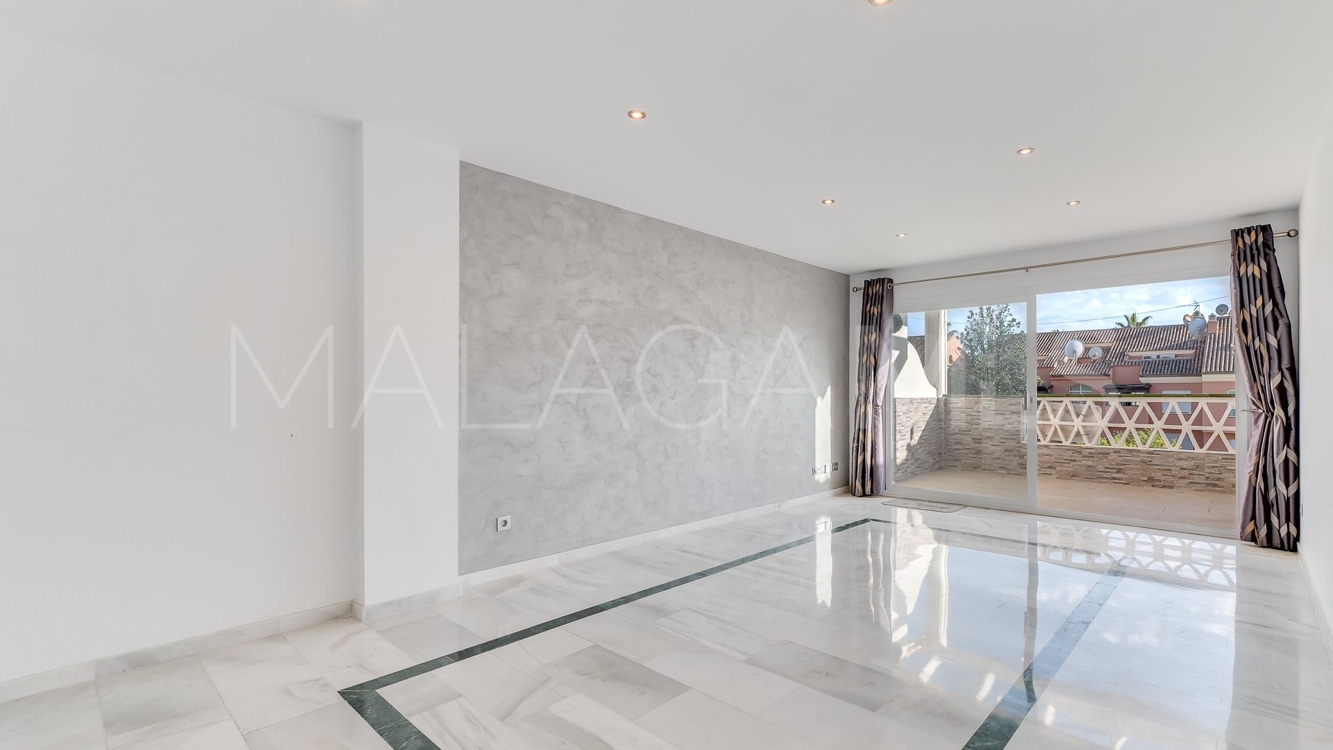 Buy Marbella - Puerto Banus 3 bedrooms penthouse