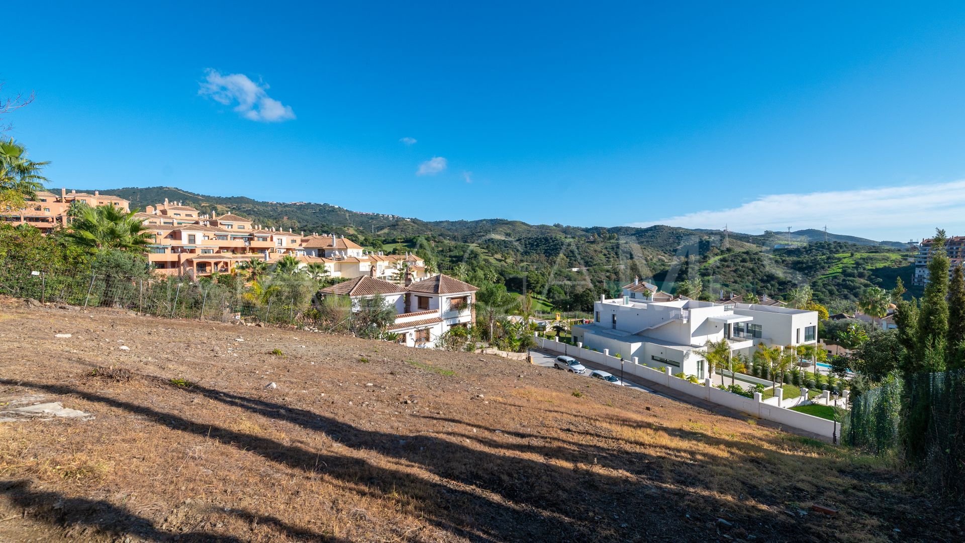 Grundstück for sale in Elviria