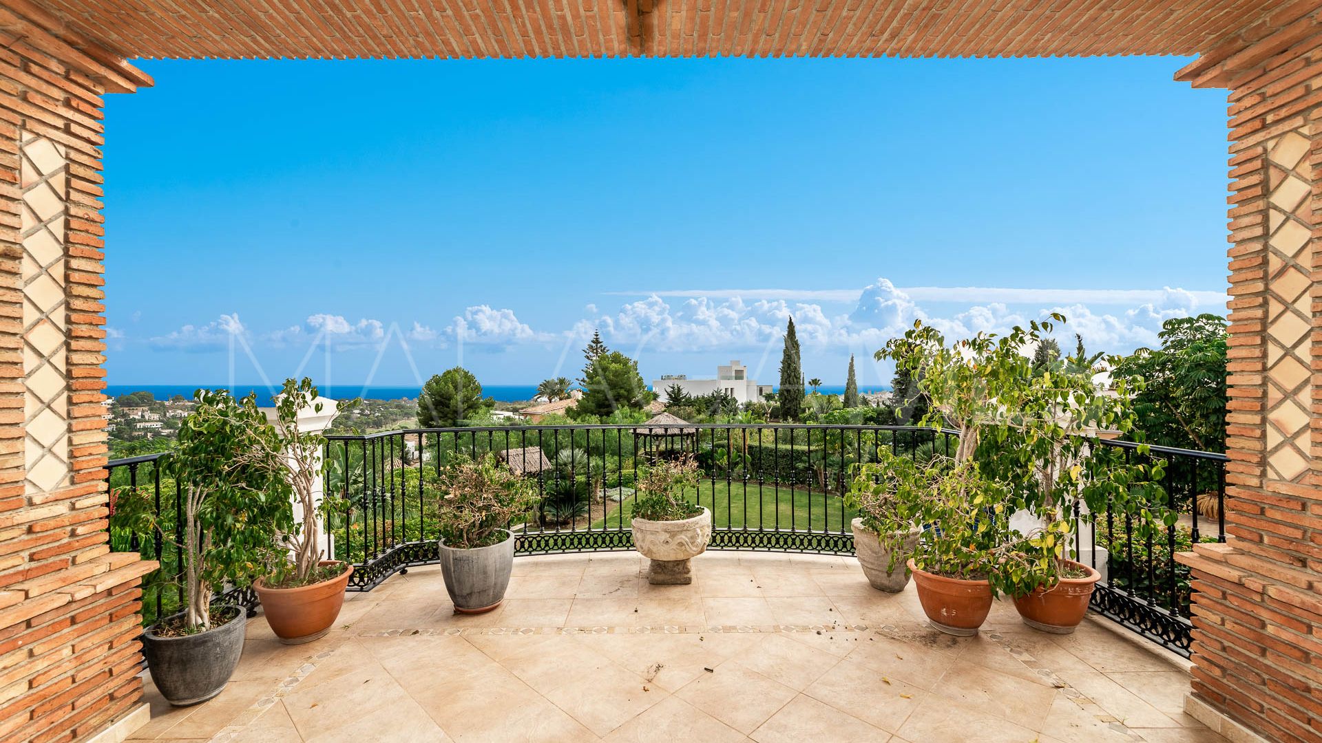 Villa for sale in Paraiso Alto